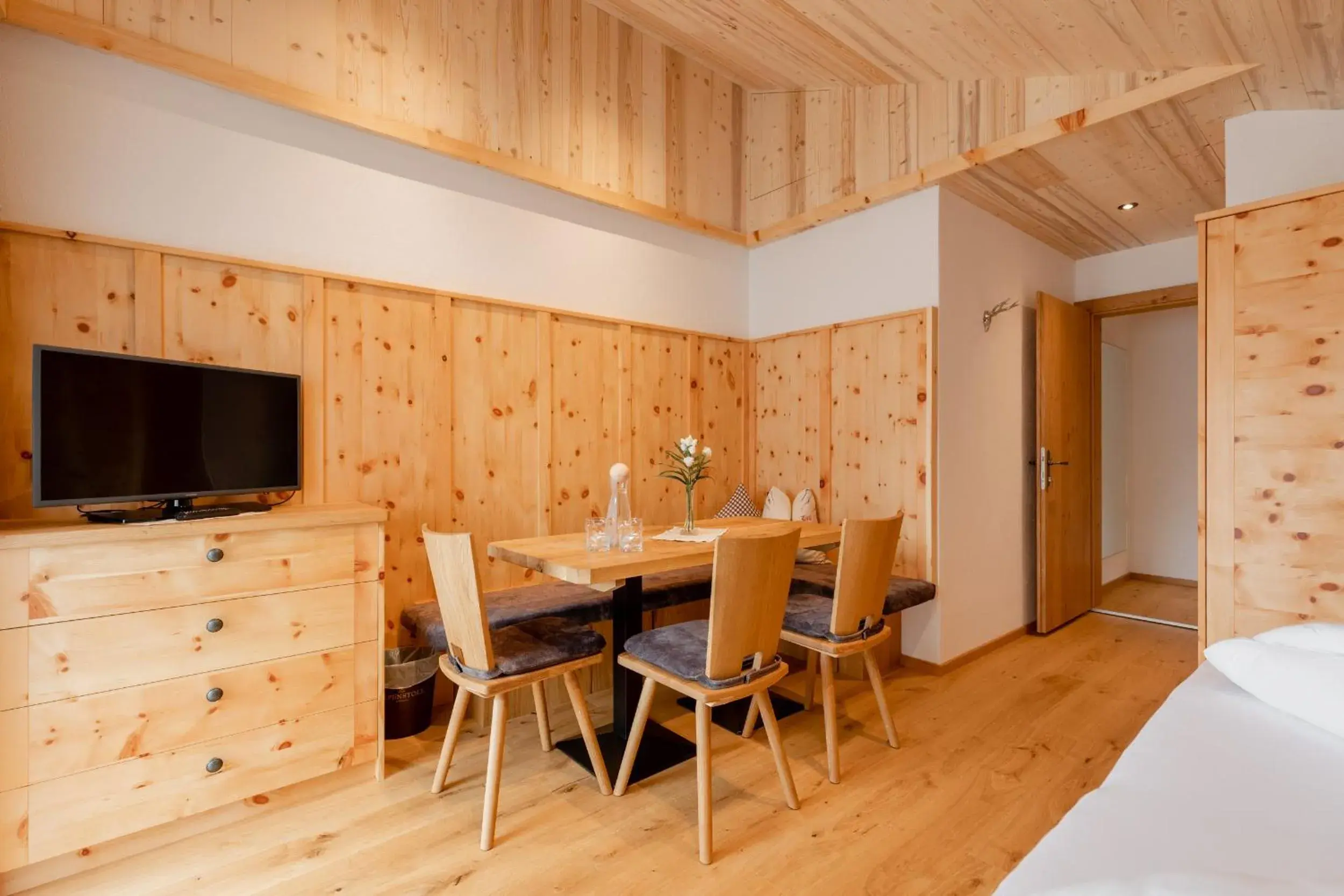 Dining Area in Hotel Alpenstolz