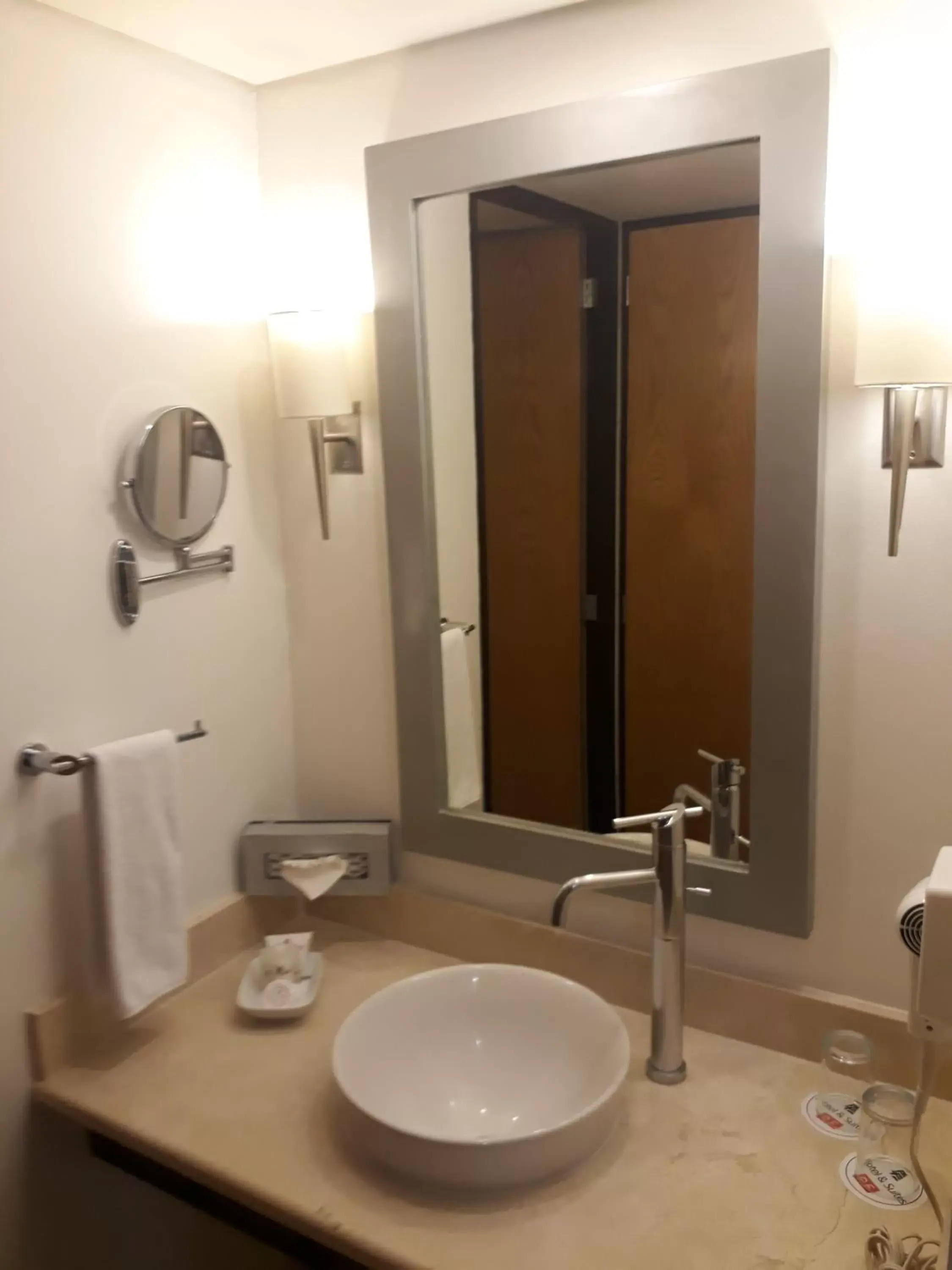 Bathroom in Hotel & Suites PF