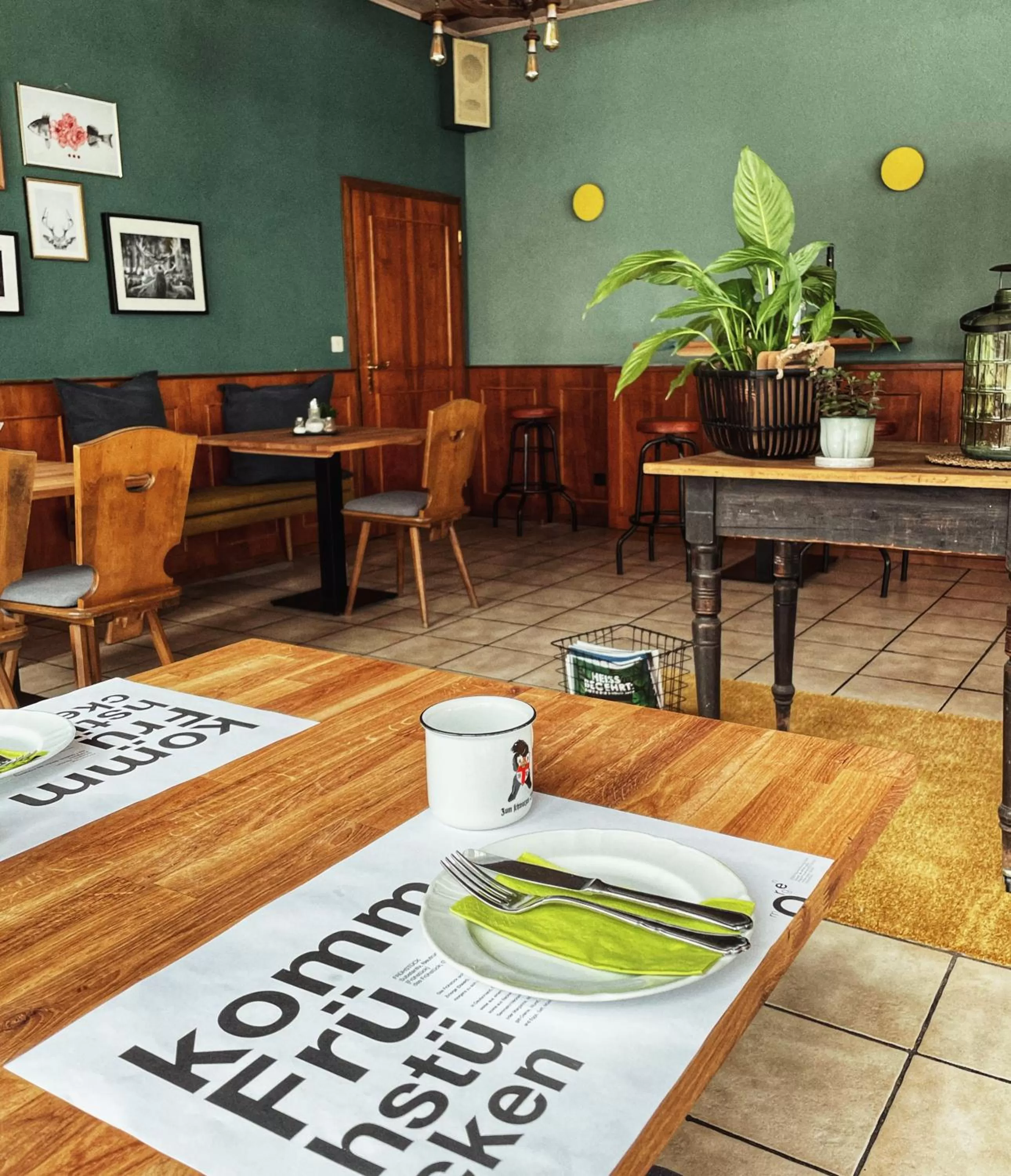 Restaurant/places to eat in Hotel & Weinhaus Zum Schwarzen Bären