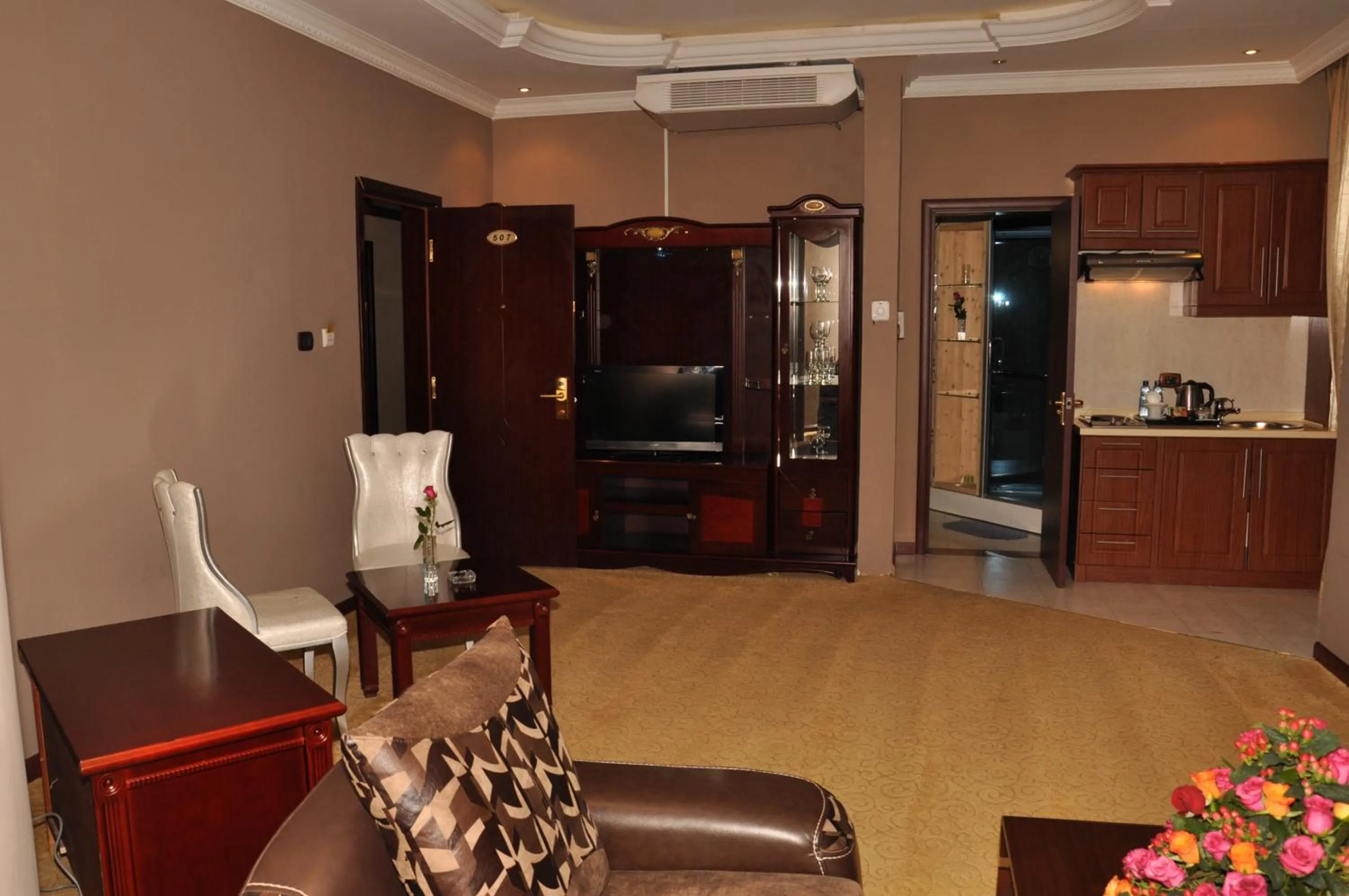 Living room in Friendship International Hotel