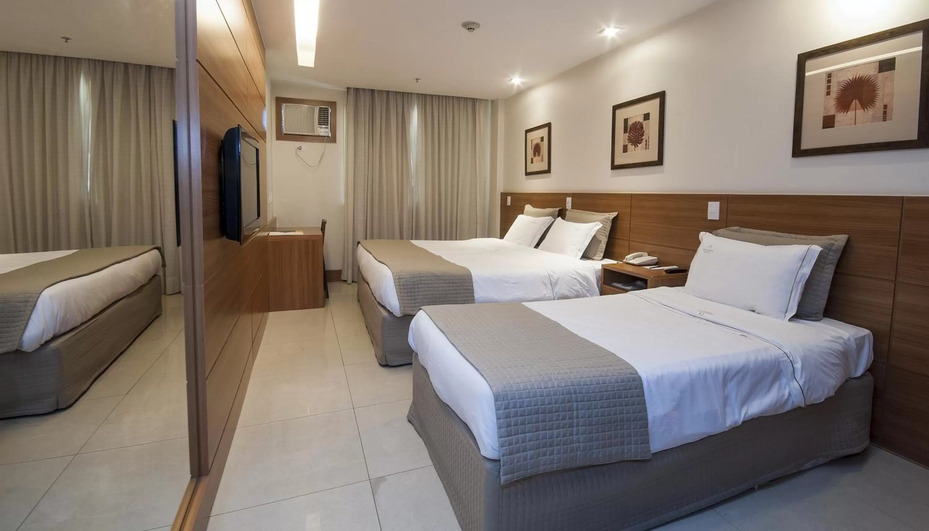 Property building, Bed in Américas Granada Hotel