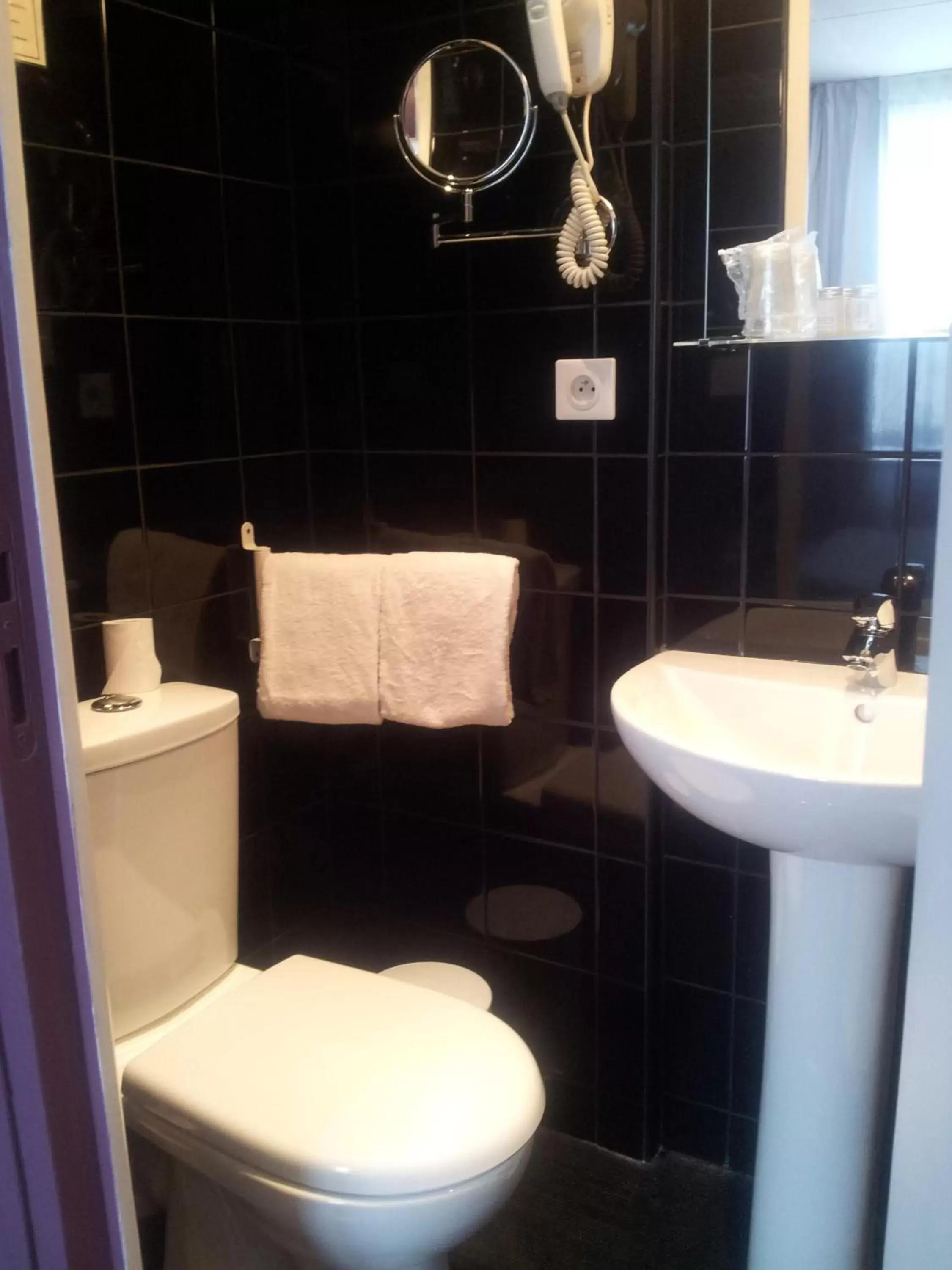 Standard Twin Room in Hôtel Cecyl Reims Centre Standard Twin Room in Hôtel Cecyl Reims Centre