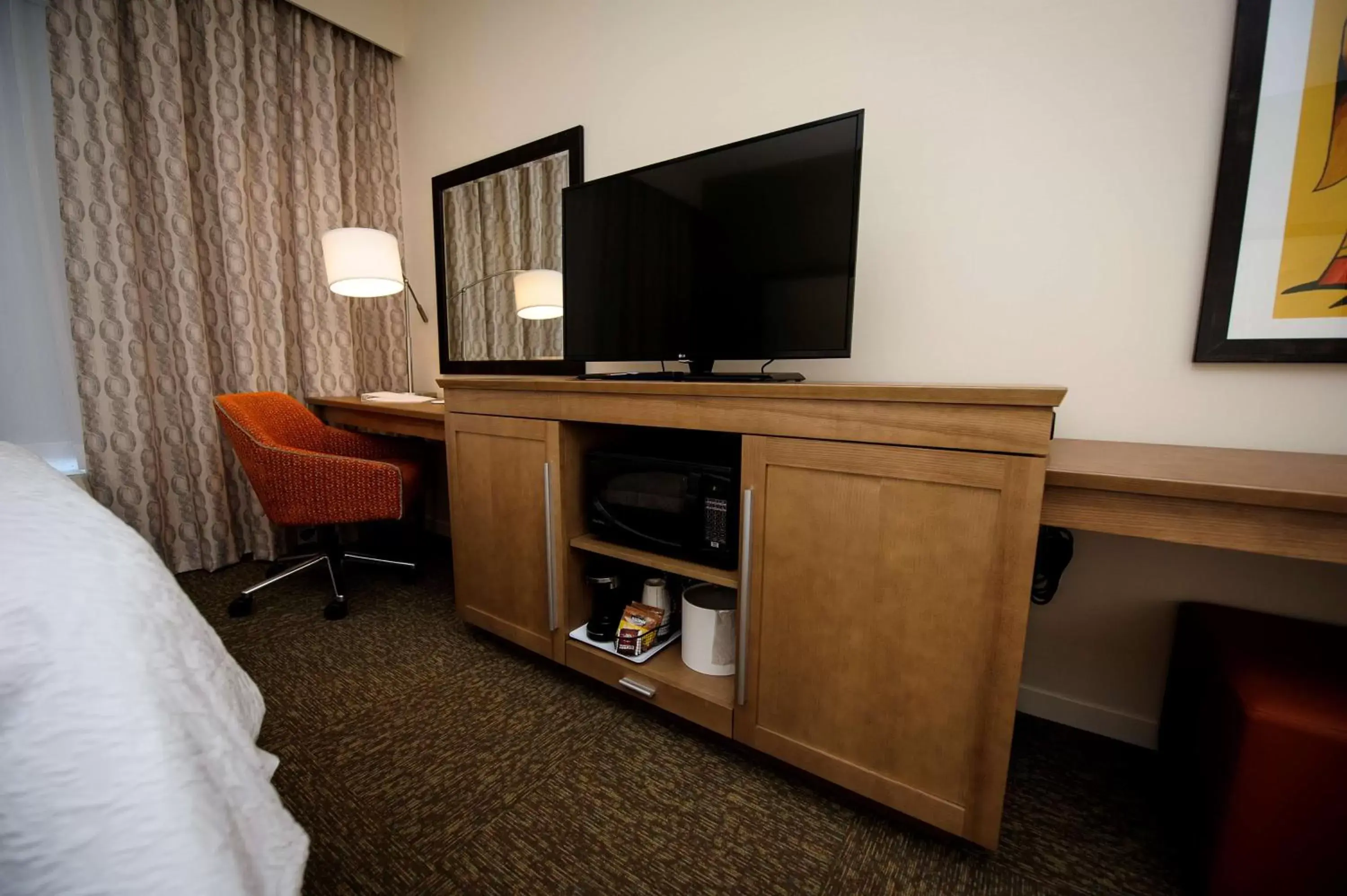 Bed, TV/Entertainment Center in Hampton Inn & Suites Truro, NS