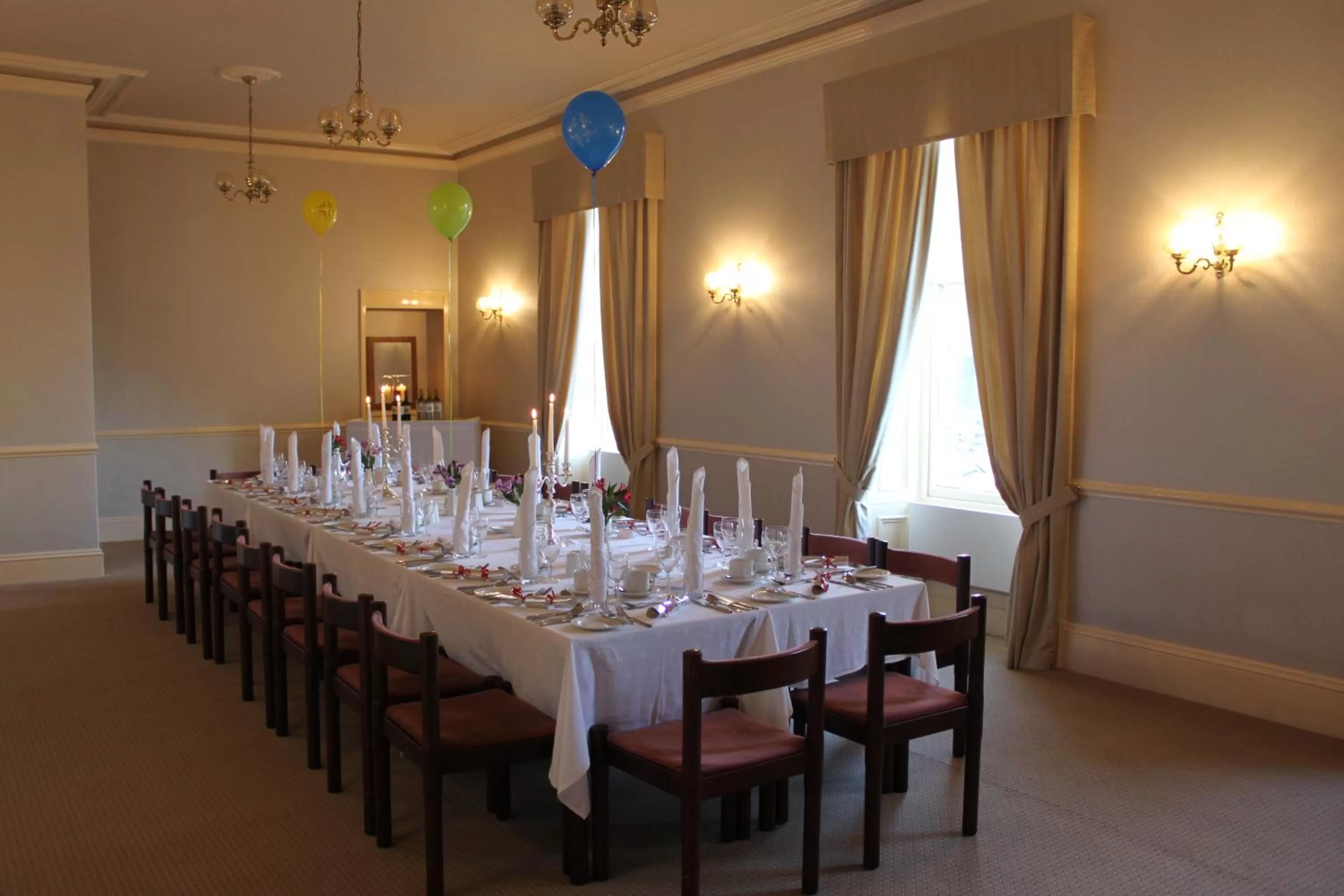 Restaurant/places to eat in Mackays Hotel