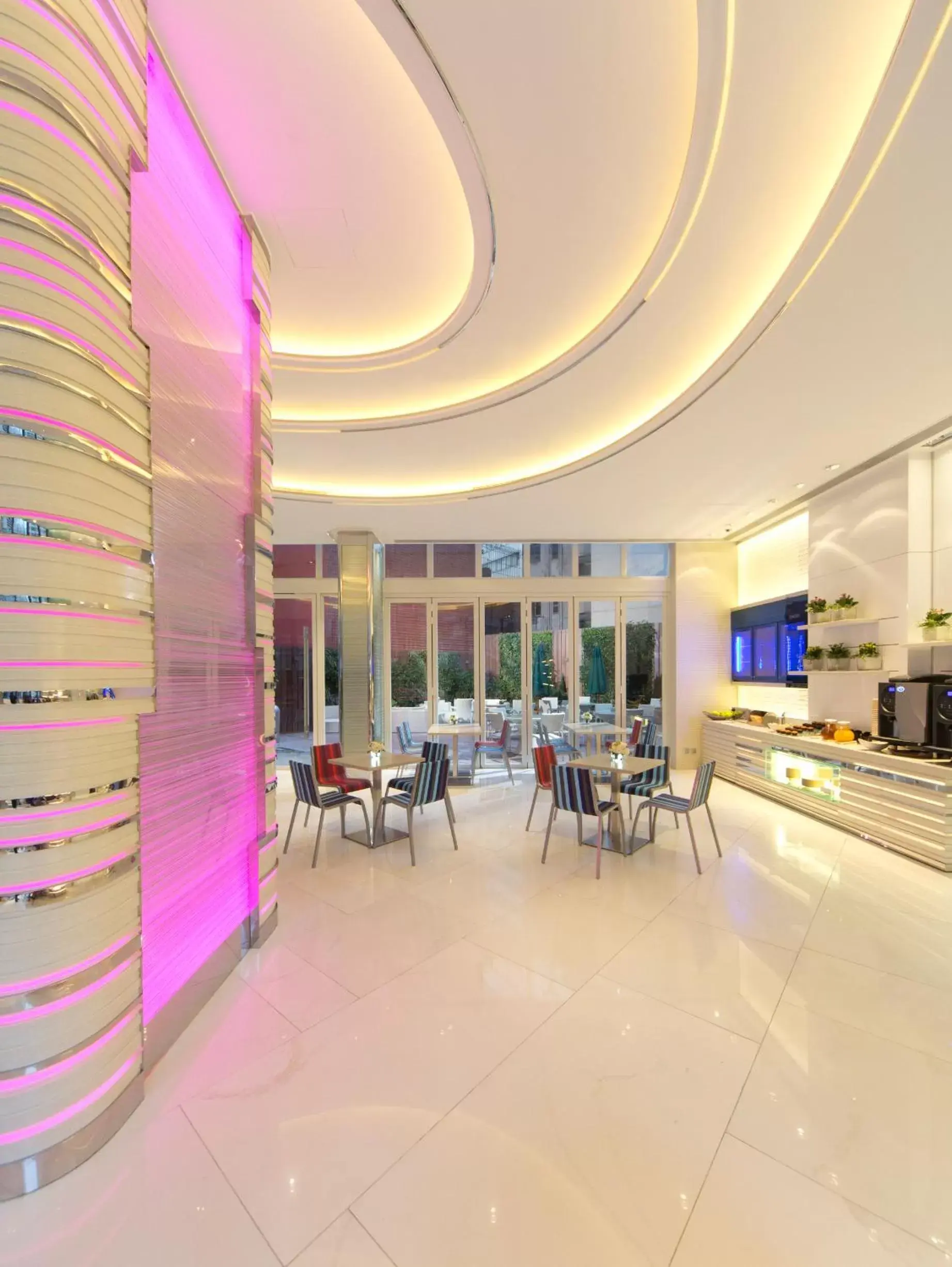 Lobby or reception, Restaurant/Places to Eat in iclub Sheung Wan Hotel