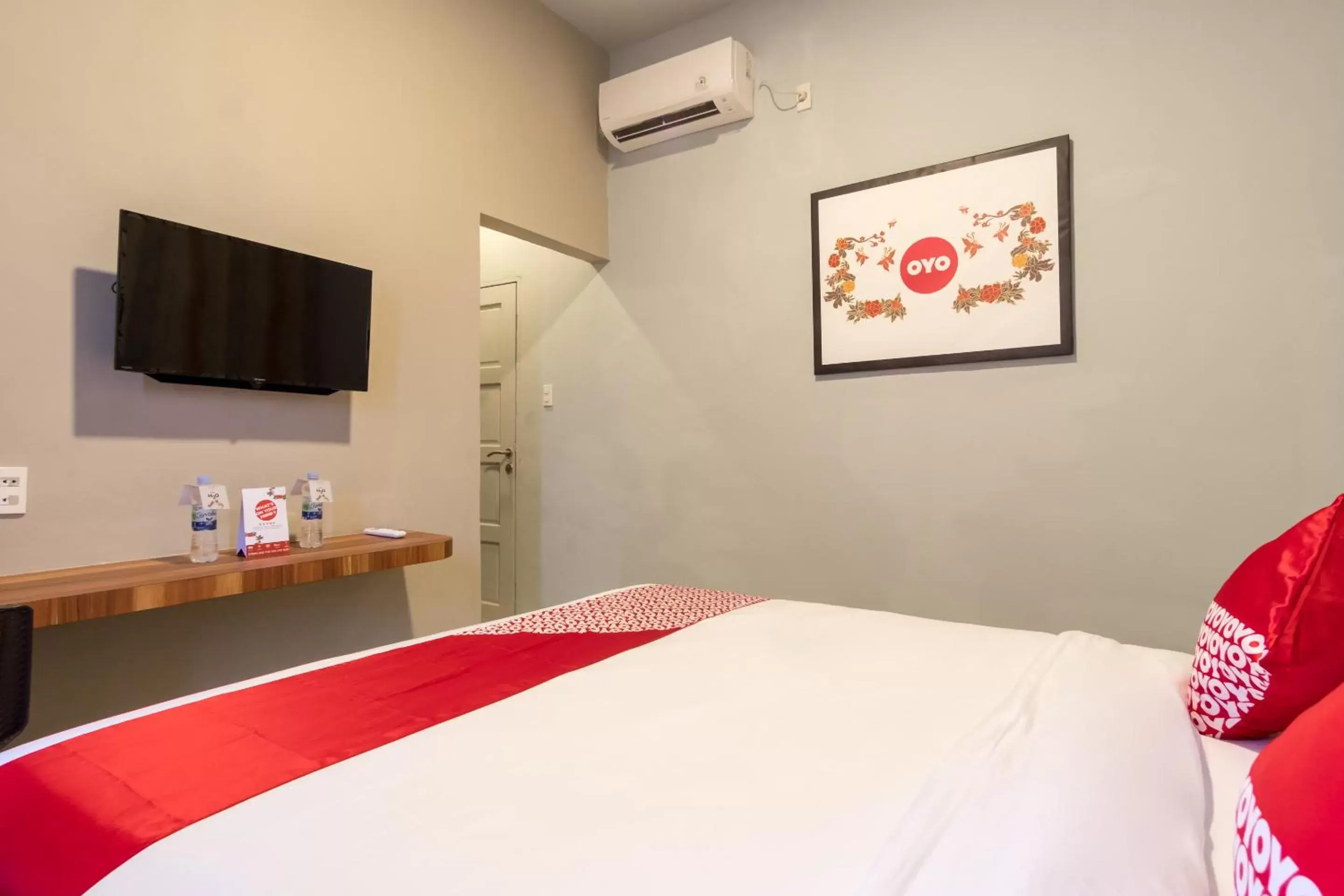 TV and multimedia, Bed in Super OYO 360 Mangaan Residence