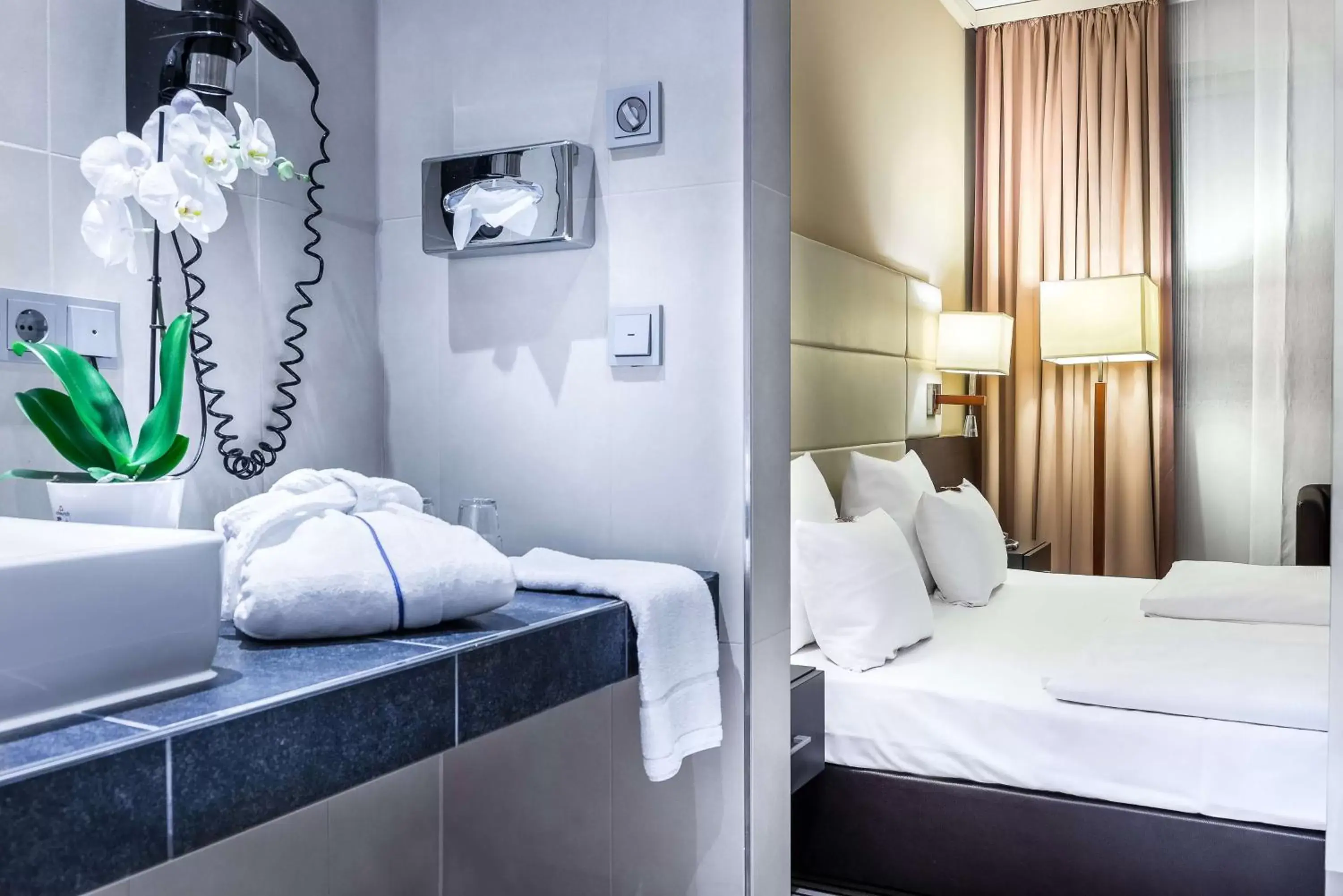 Bathroom, Bed in Best Western Premier Novina Hotel Regensburg
