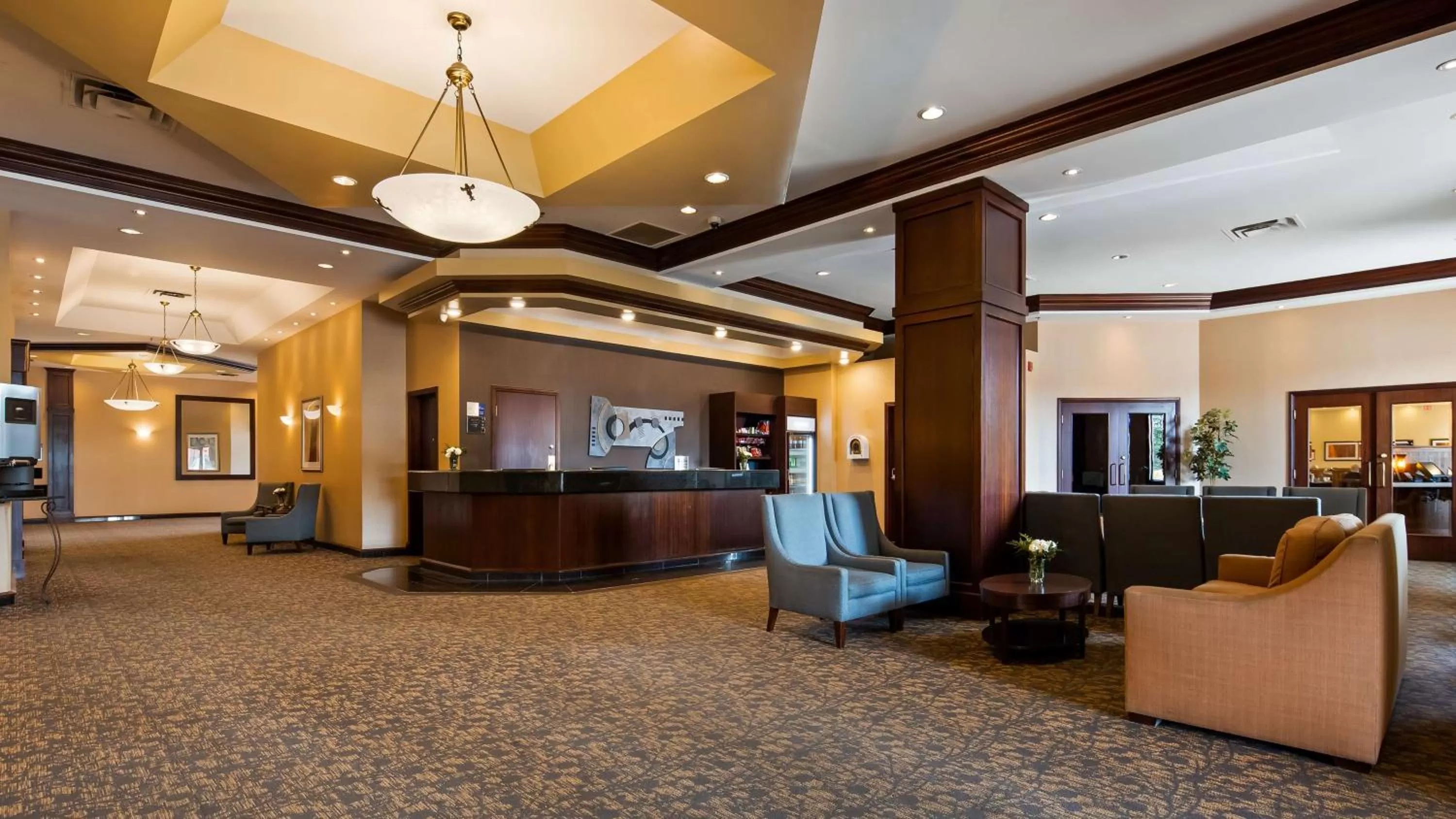 Lobby or reception in Best Western Plus Winnipeg Airport Hotel
