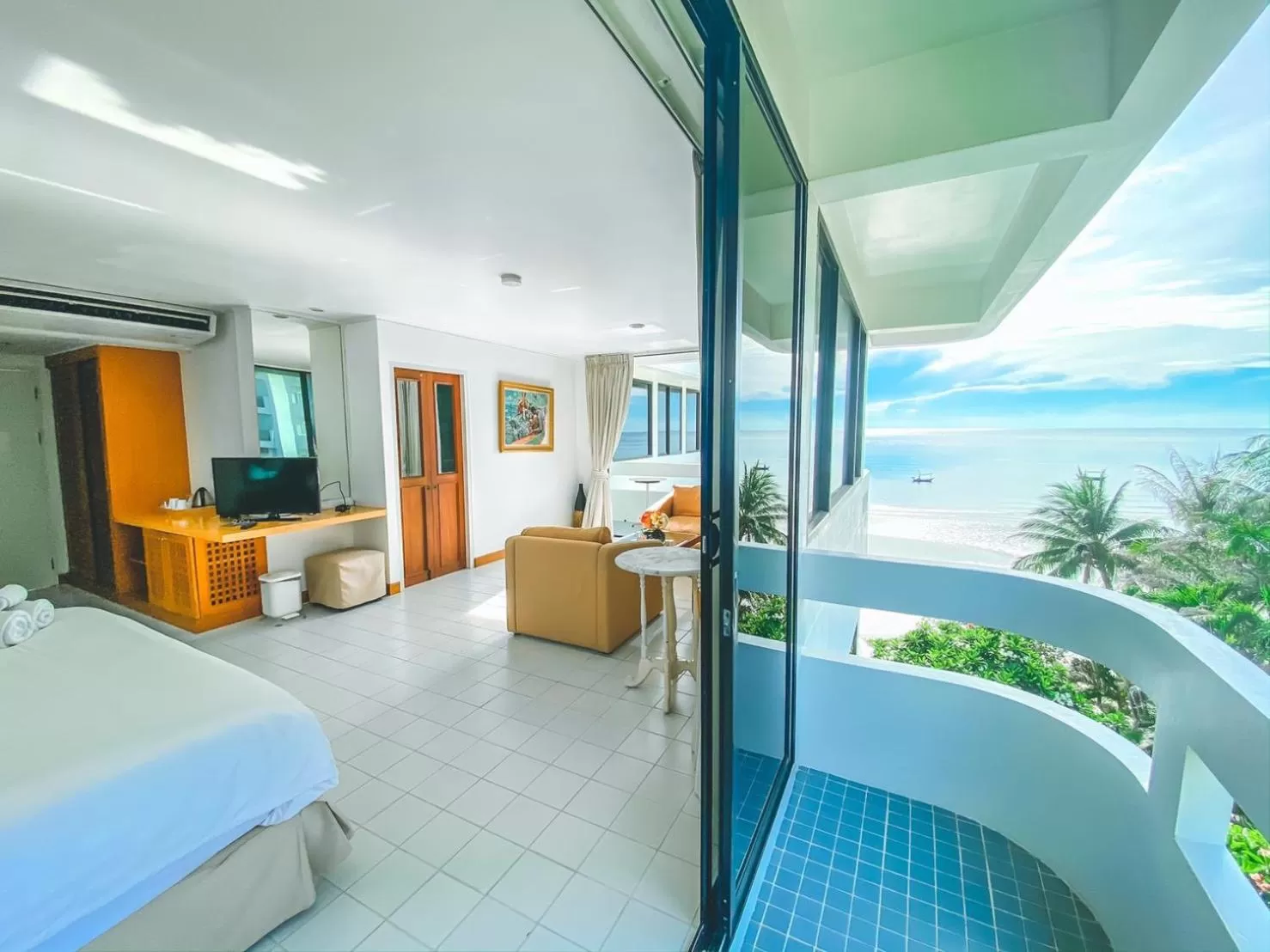 Sea view, Bed in Nern Chalet Beachfront Hotel