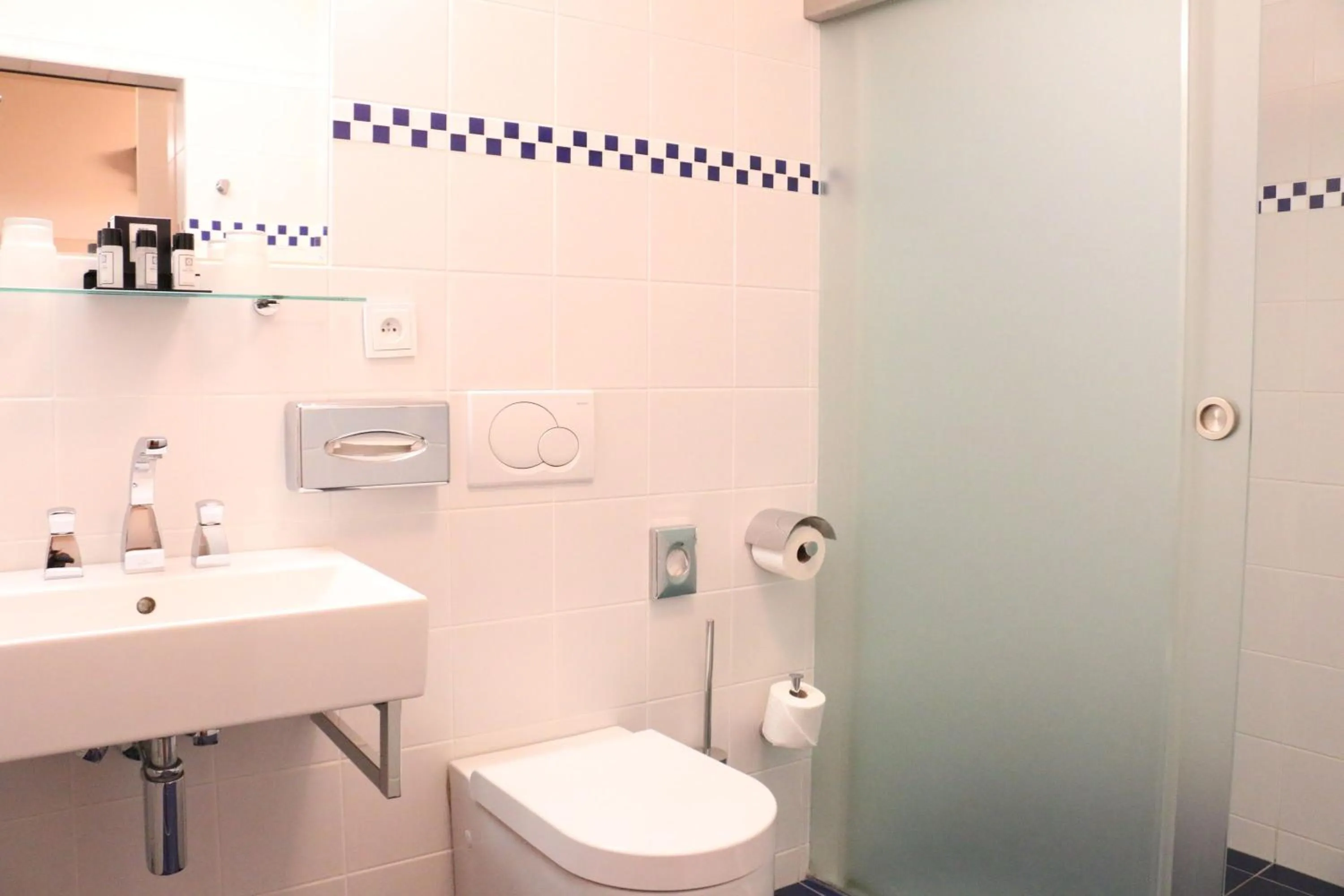 Bathroom in Hotel At the Green Grape