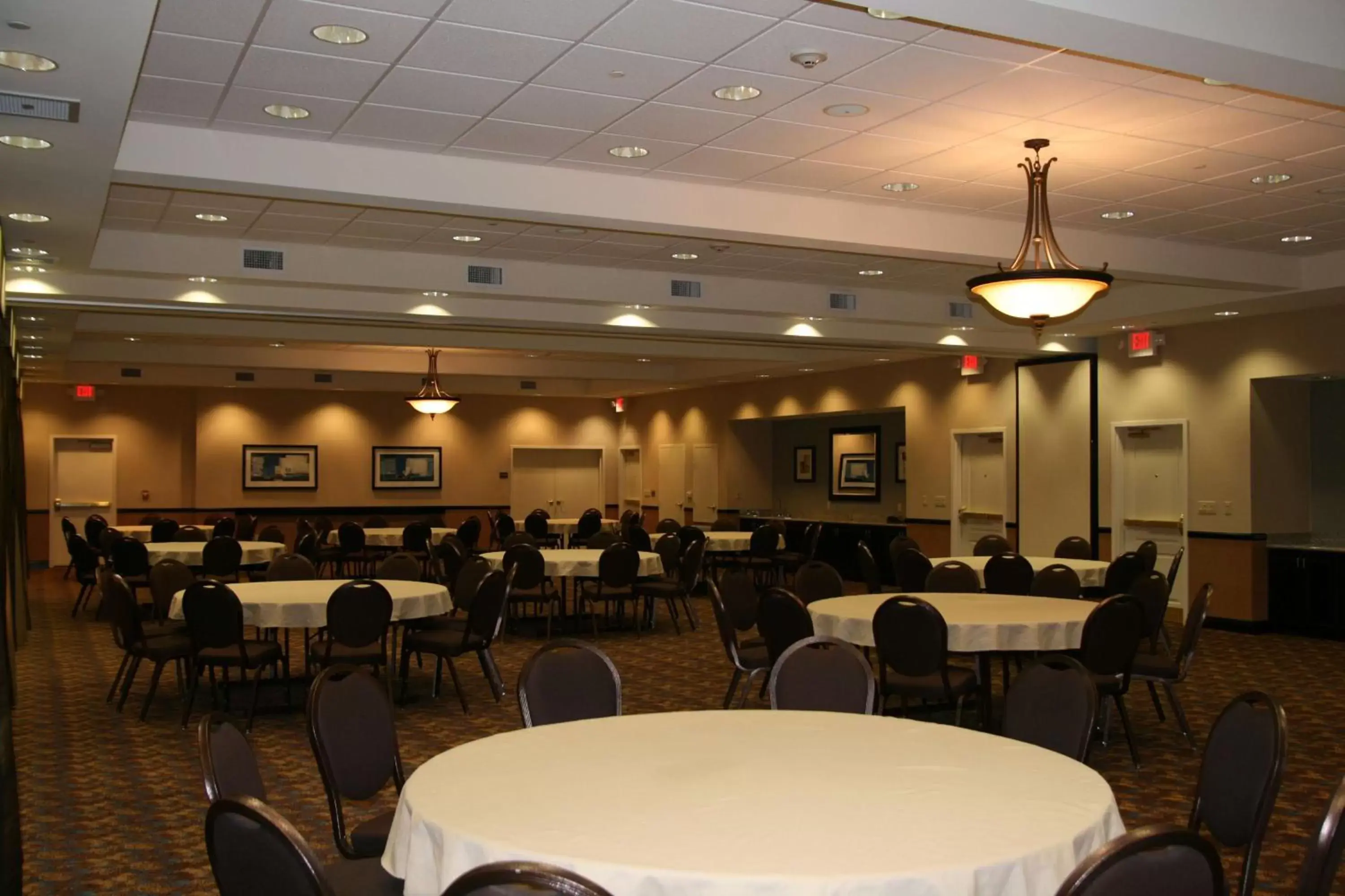 Meeting/conference room, Restaurant/Places to Eat in Hampton Inn and Suites Barstow