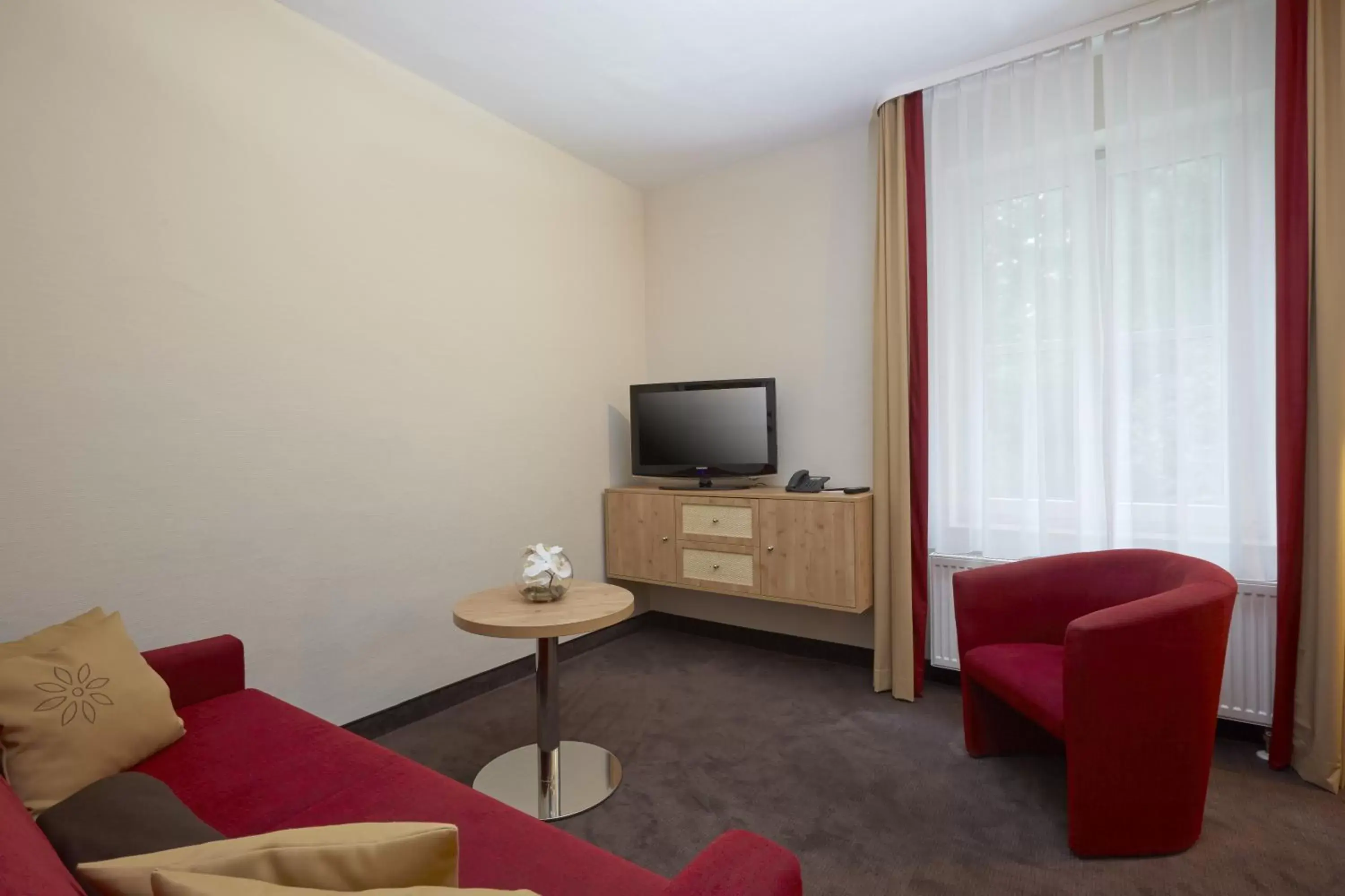 TV and multimedia, Seating Area in H+ Hotel & SPA Friedrichroda