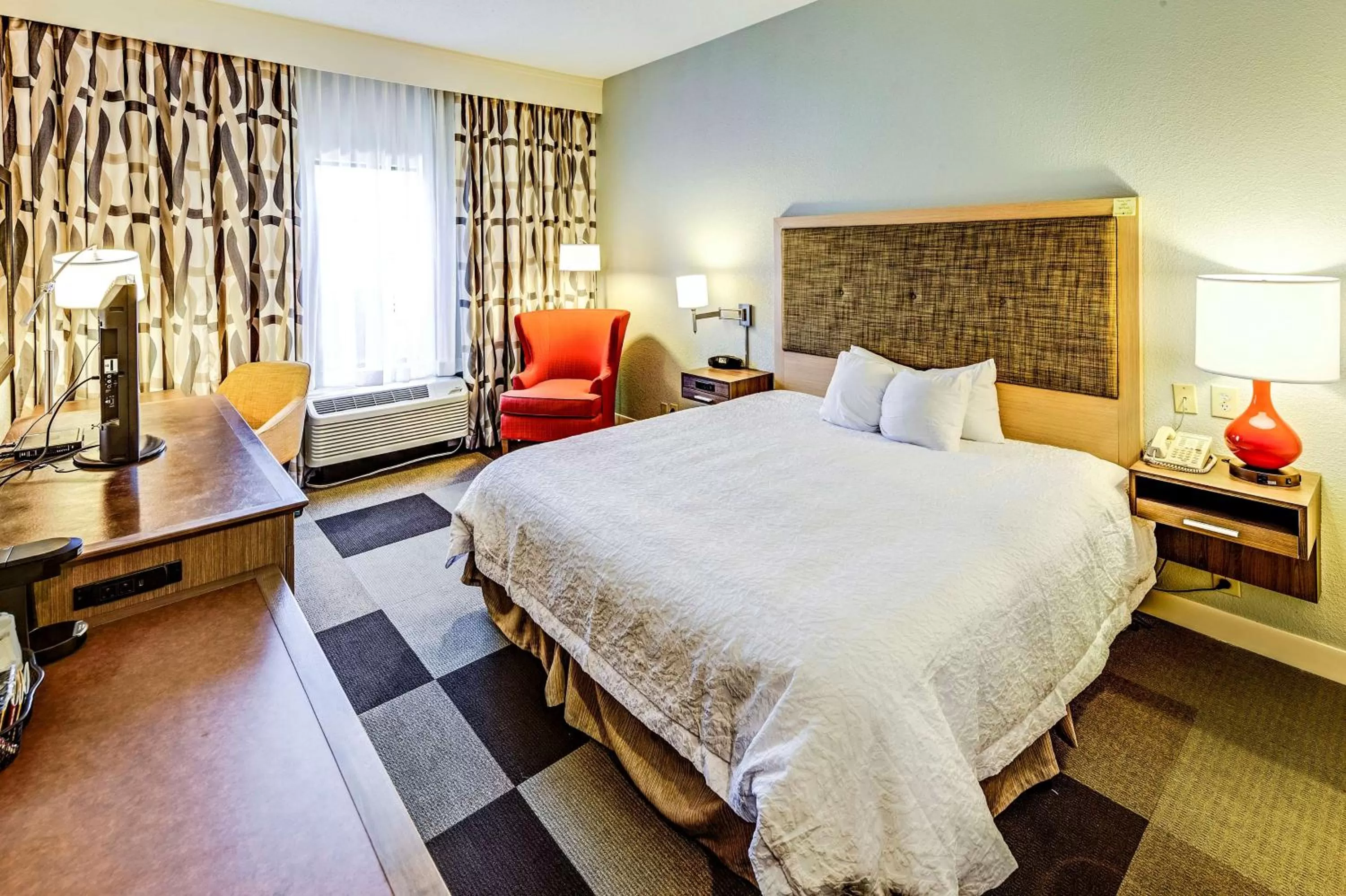 Bed in Hampton Inn Columbus I-70E/Hamilton Road