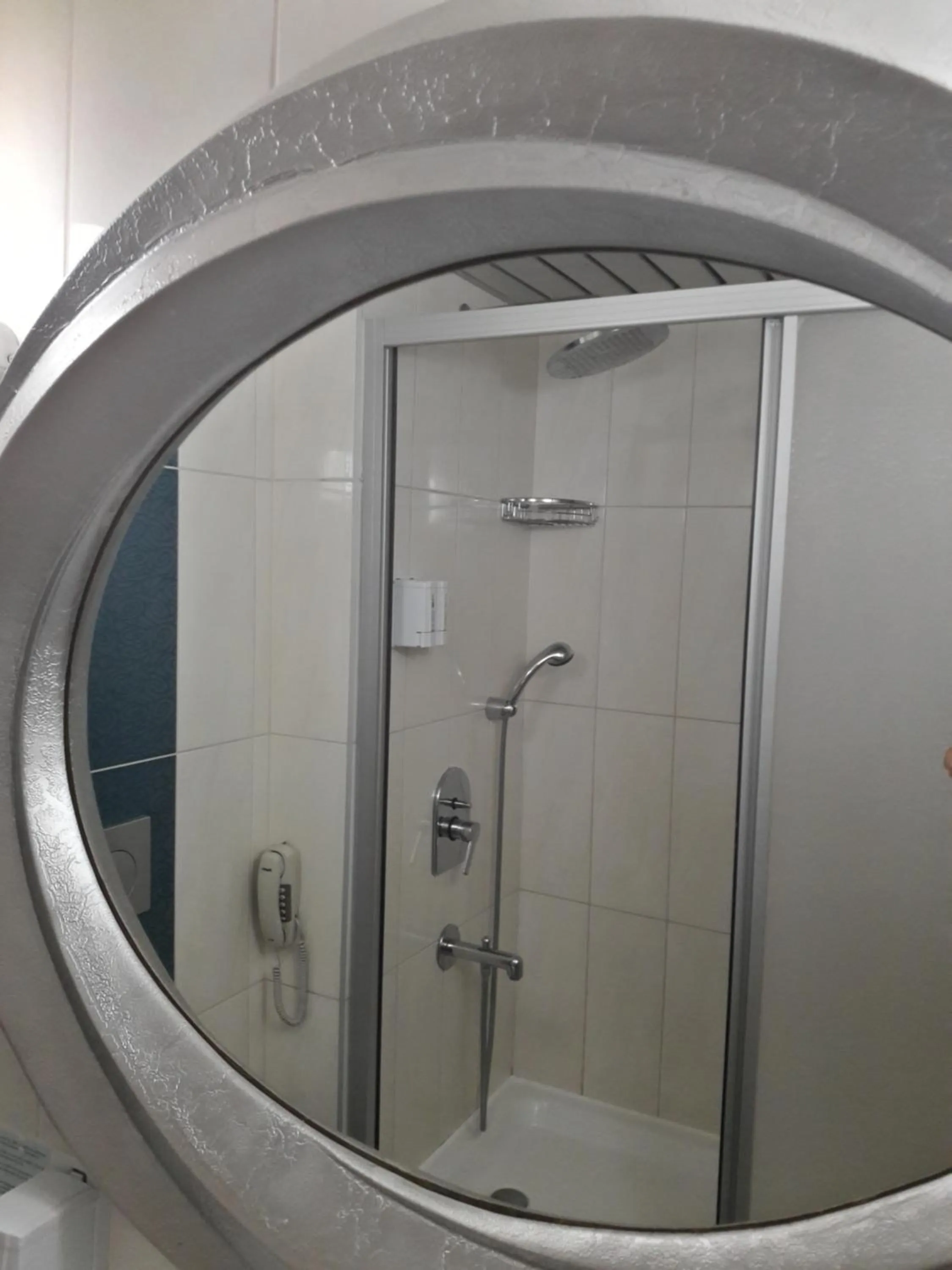 Shower in Cender Hotel