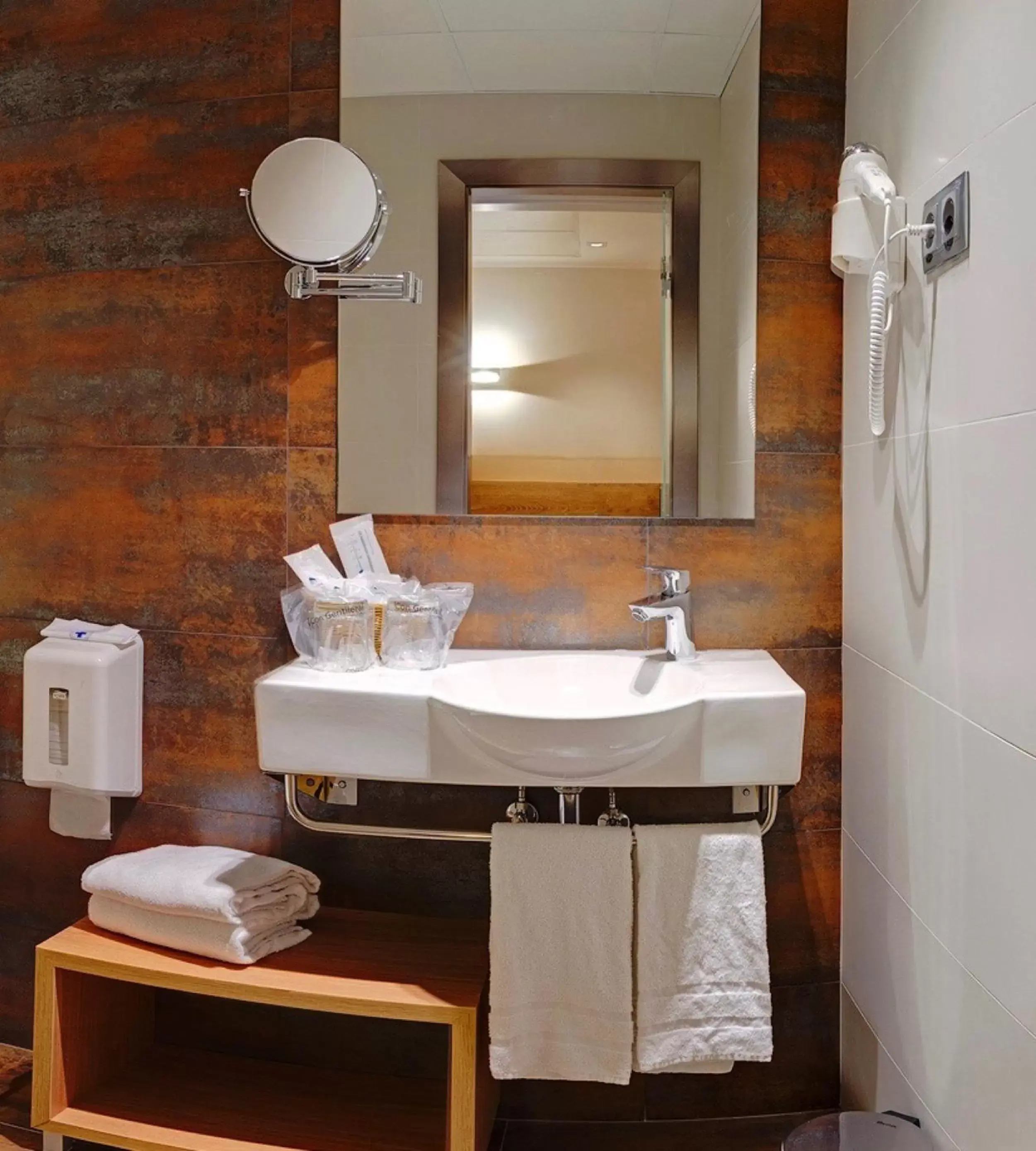Bathroom in Hotel Acta Azul Barcelona