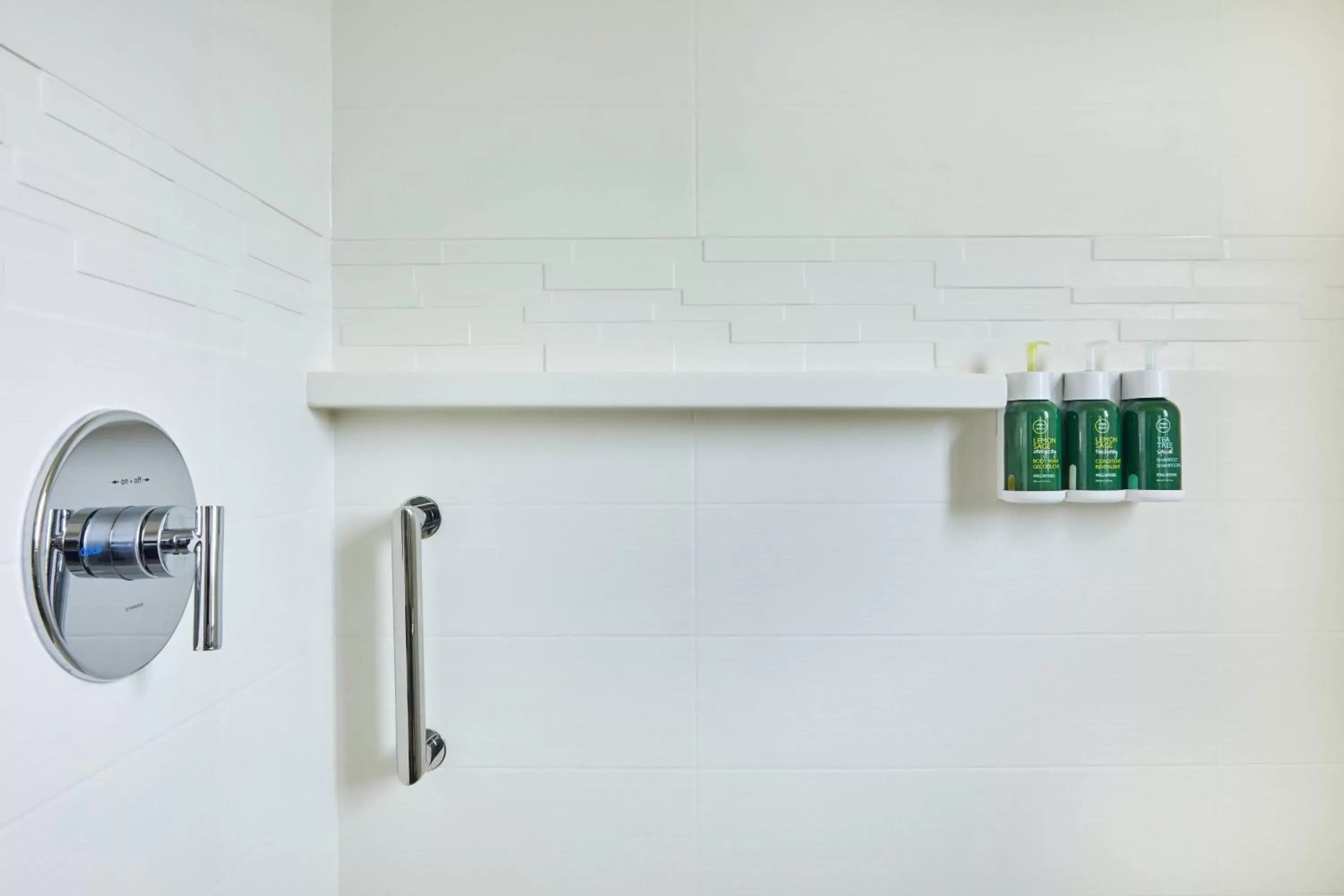 Bathroom in Residence Inn by Marriott Oahu Kapolei