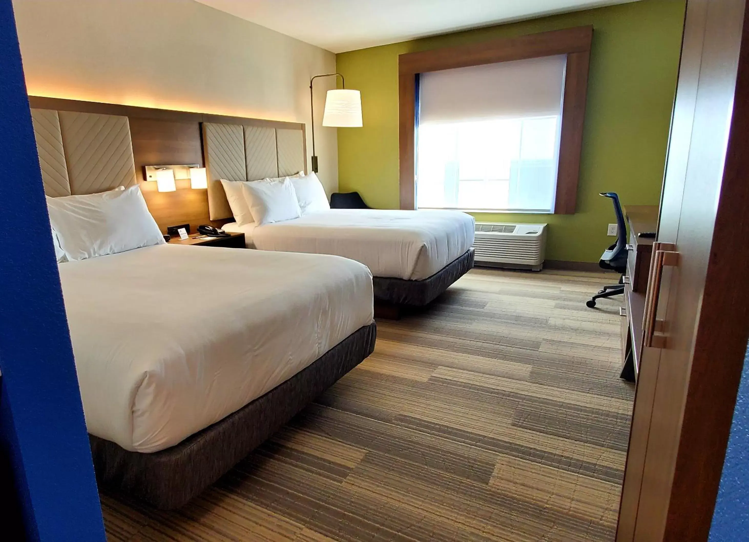 Bed in Holiday Inn Express - Wells-Ogunquit-Kennebunk, an IHG Hotel