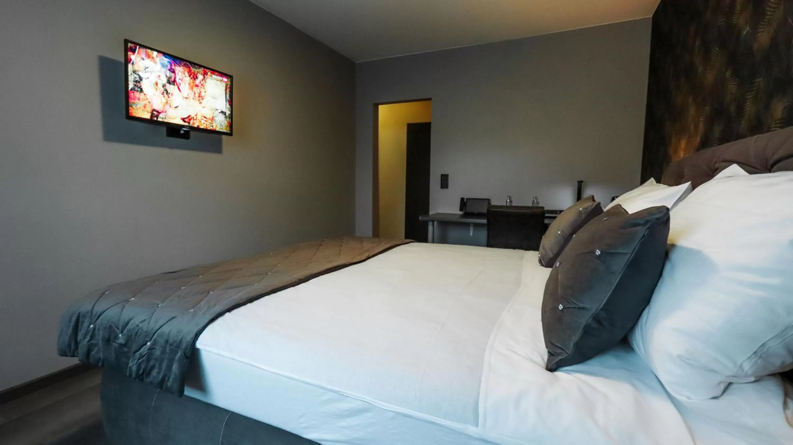 Photo of the whole room, Bed in DUA Hotel