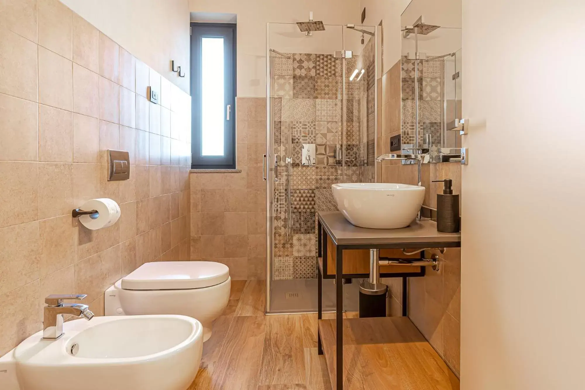 Shower, Bathroom in Hotel Mon Émile