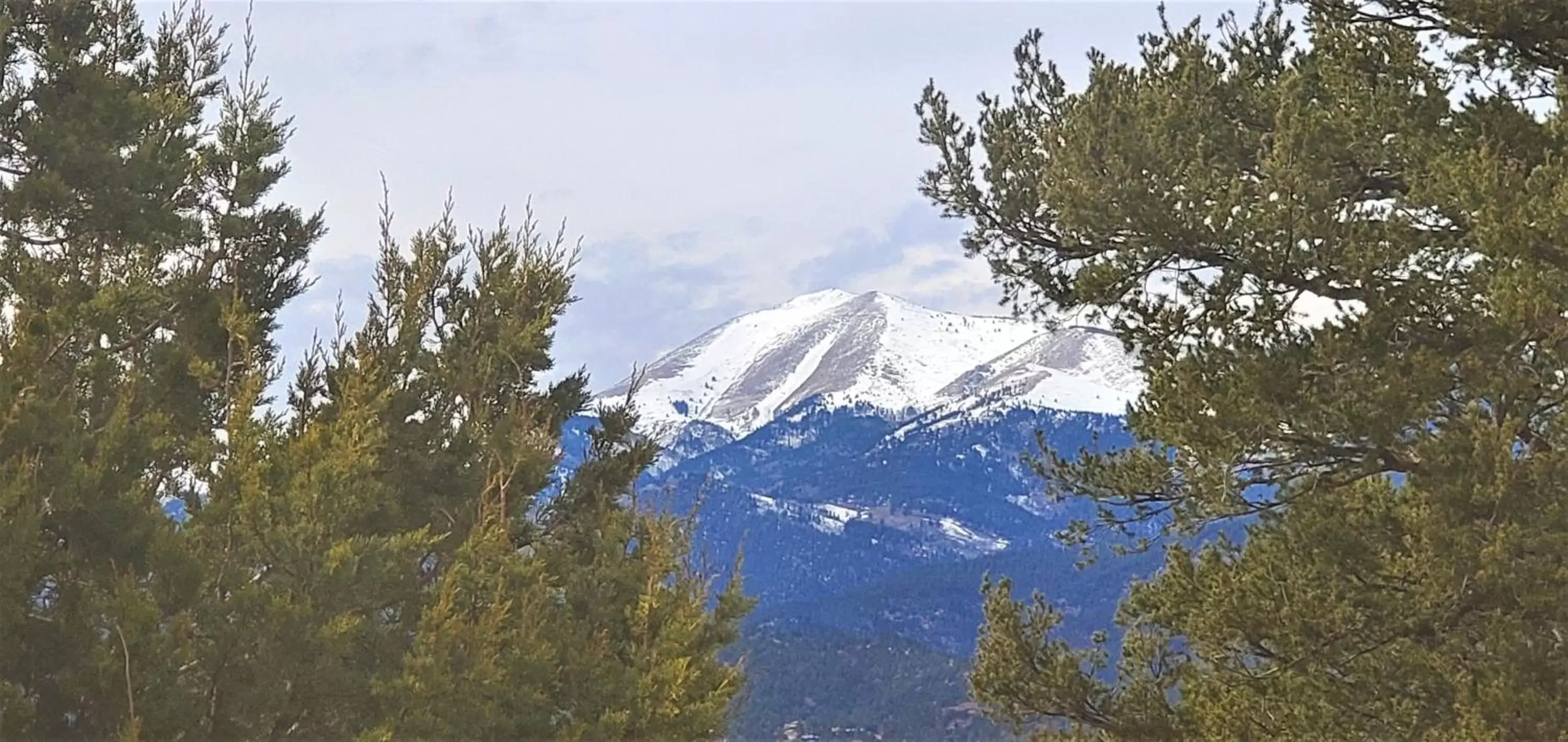 Mountain view, Winter in High Sierra Condominiums