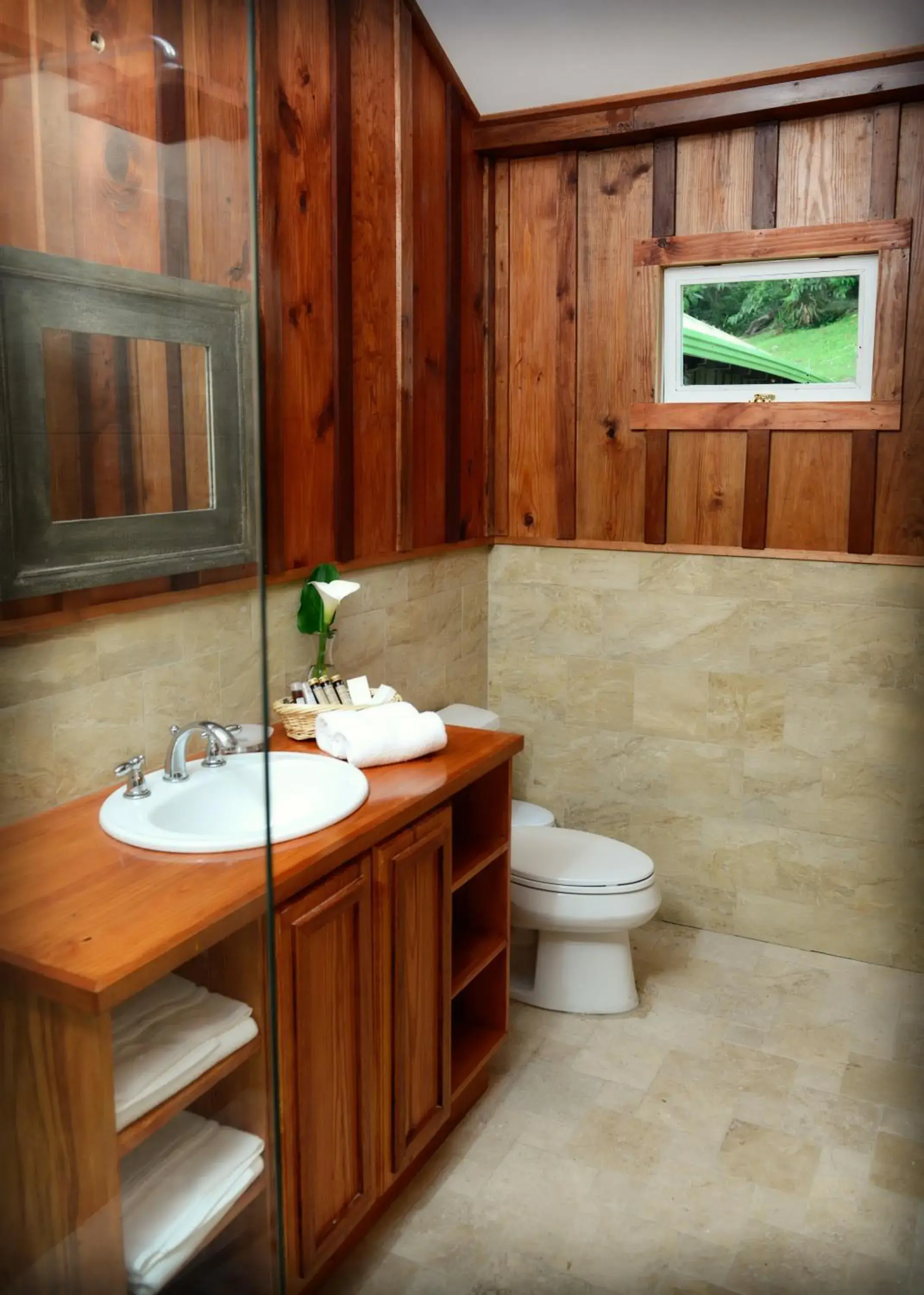 Bathroom in Hotel Finca Lerida Coffee Plantation and Boutique Hotel