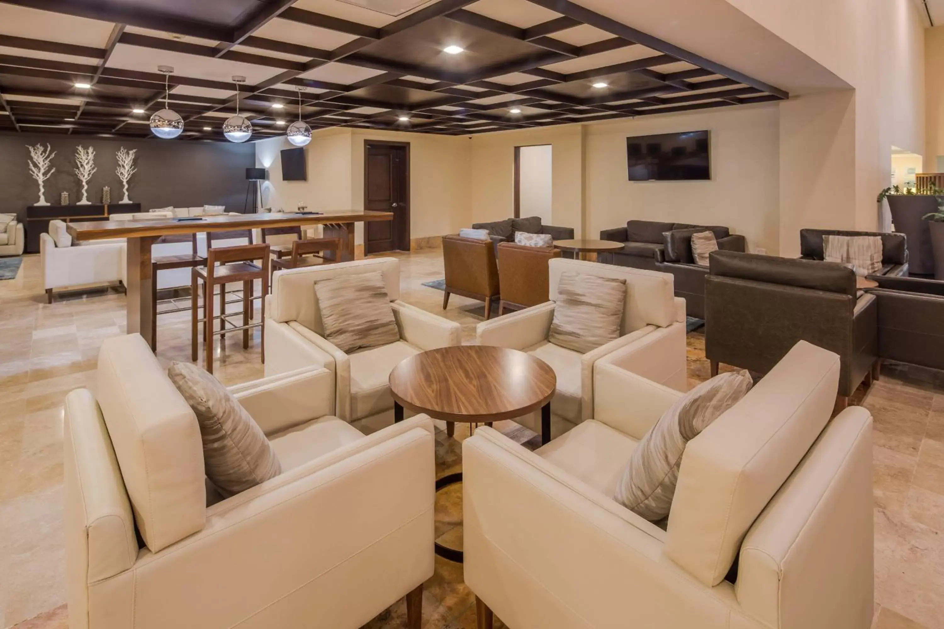 Property building, Lounge/Bar in Holiday Inn Monterrey Valle, an IHG Hotel