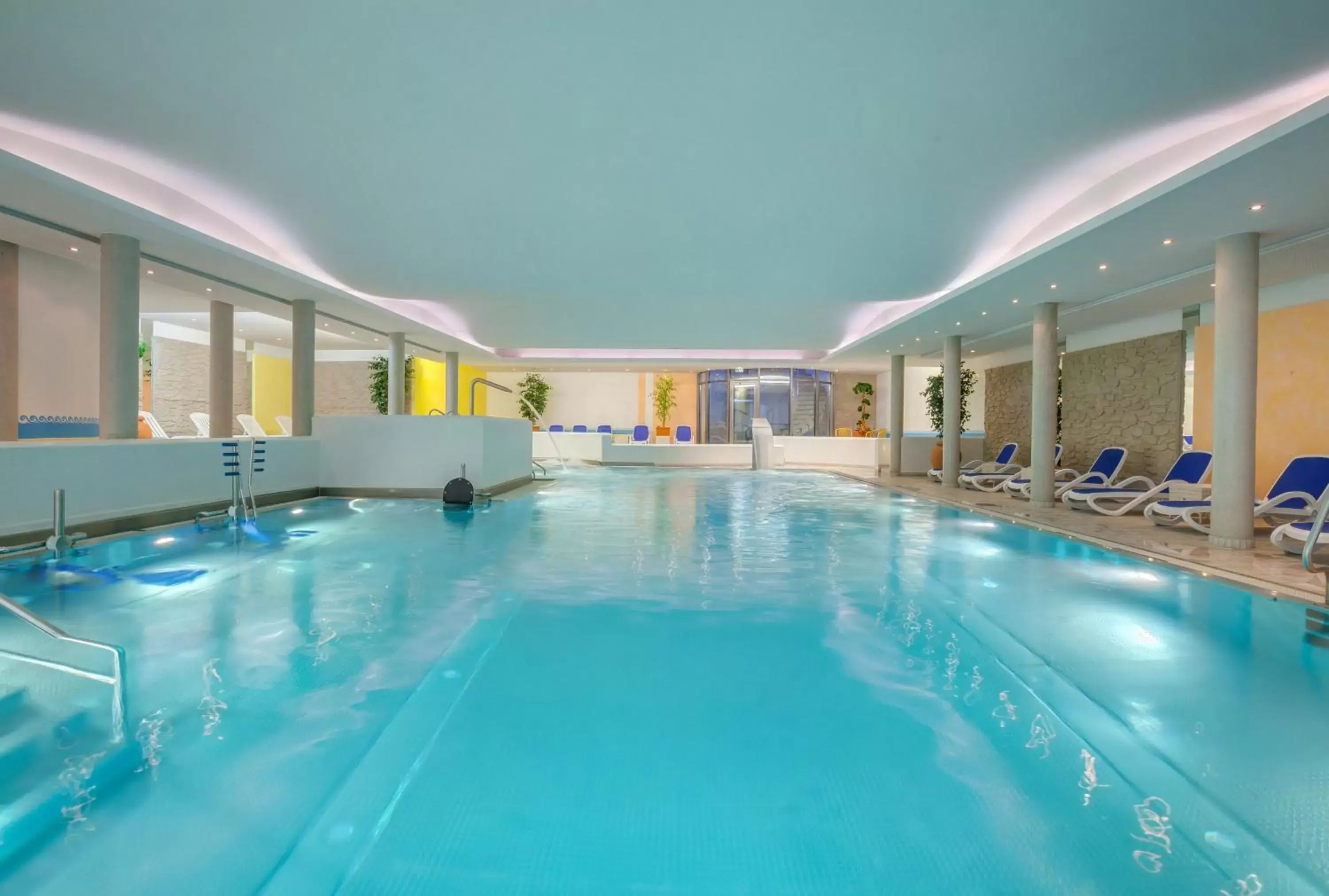 Spa and wellness centre/facilities, Swimming Pool in Berghotel Hammersbach