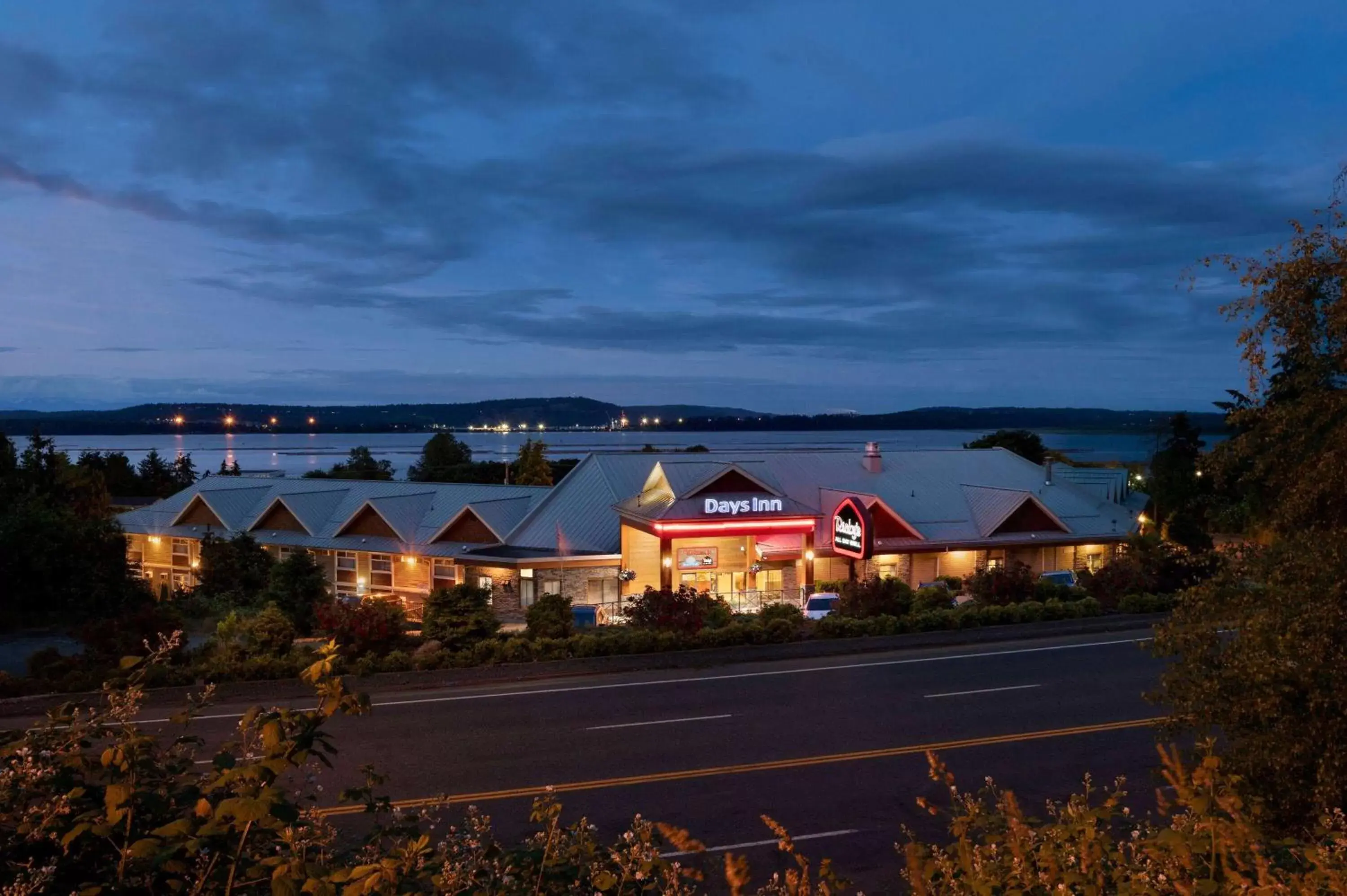 Property building in Days Inn by Wyndham Nanaimo