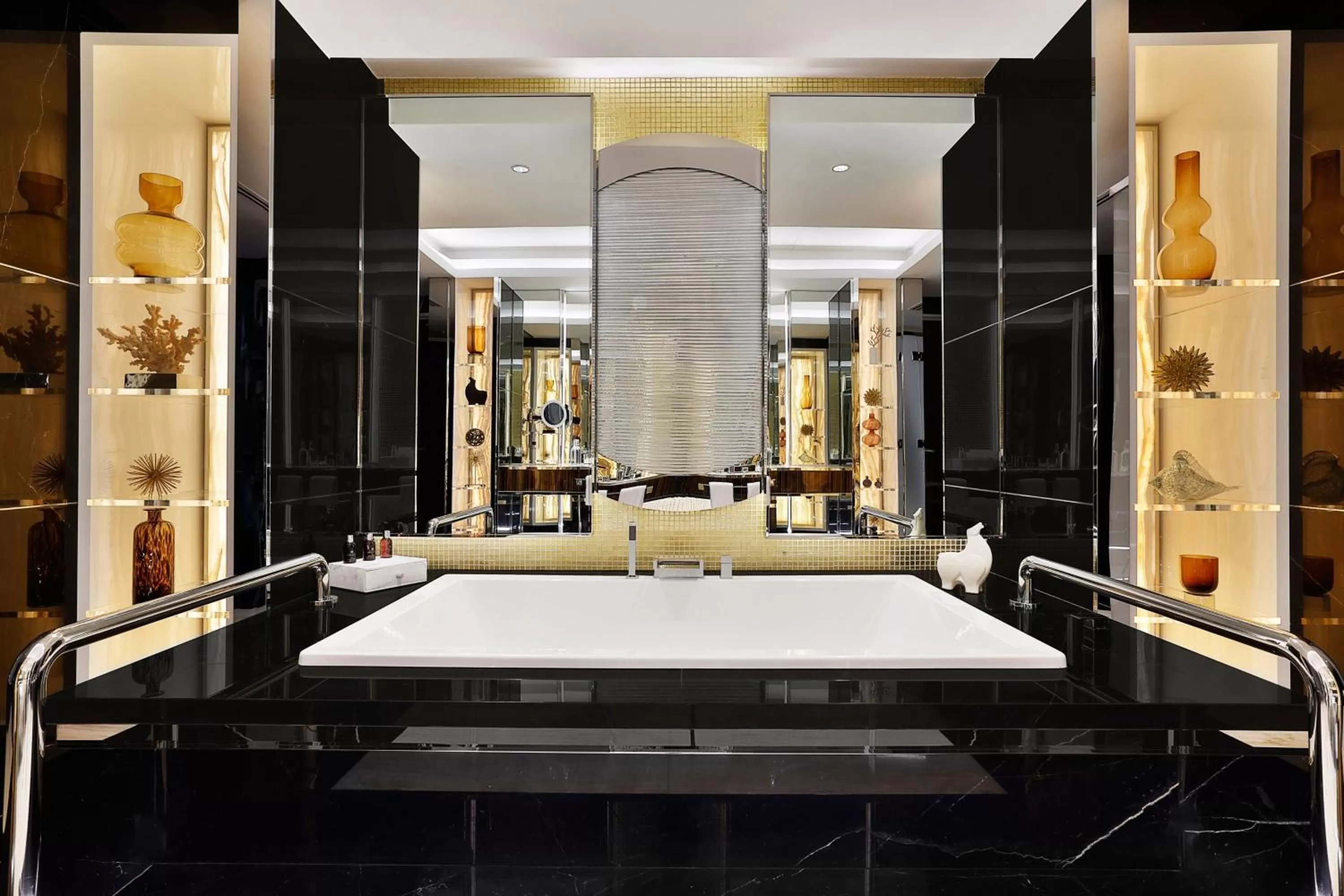 Photo of the whole room, Bed in Marriott Resort Palm Jumeirah, Dubai