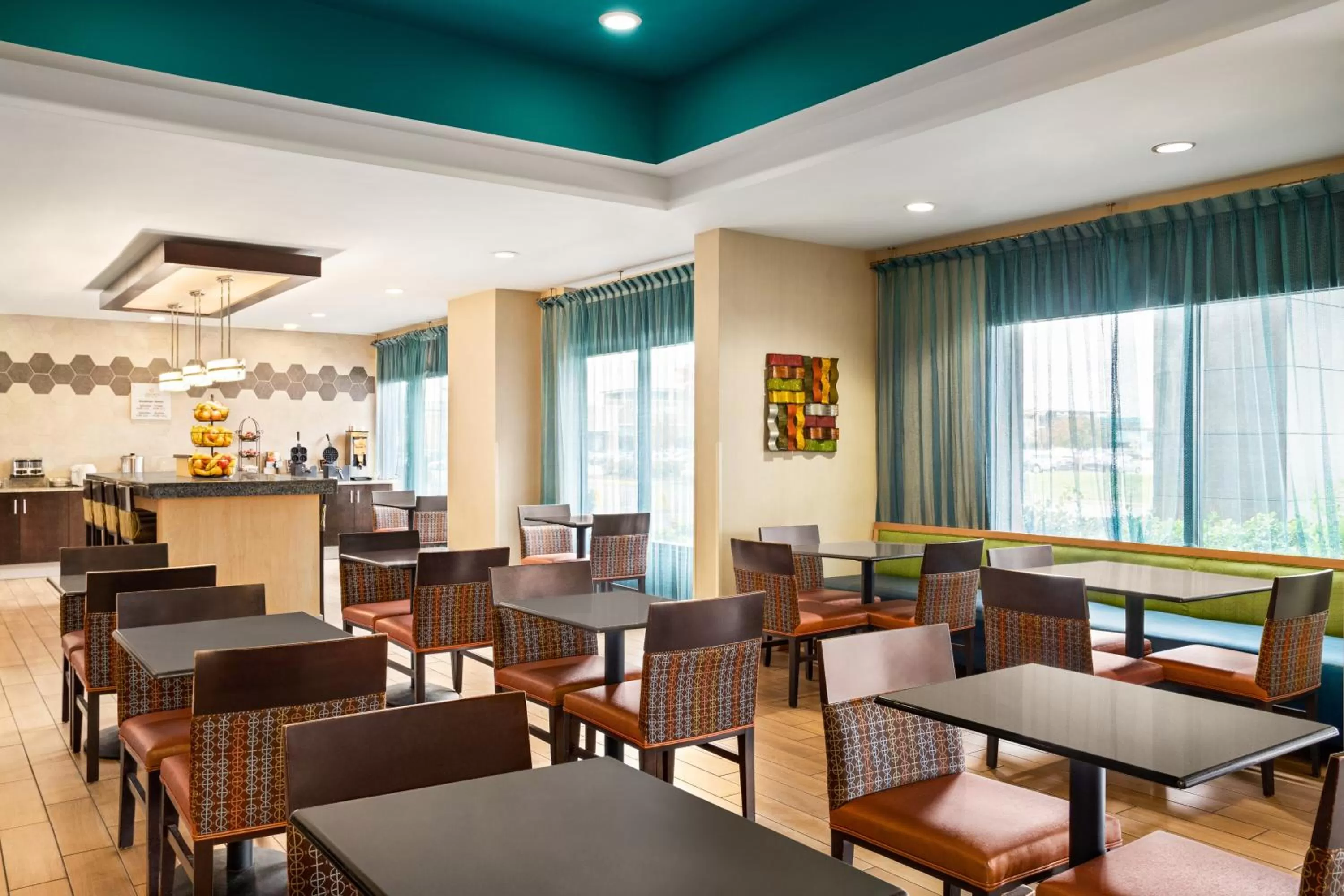 Restaurant/places to eat in La Quinta Inn & Suites by Wyndham Richmond-Midlothian