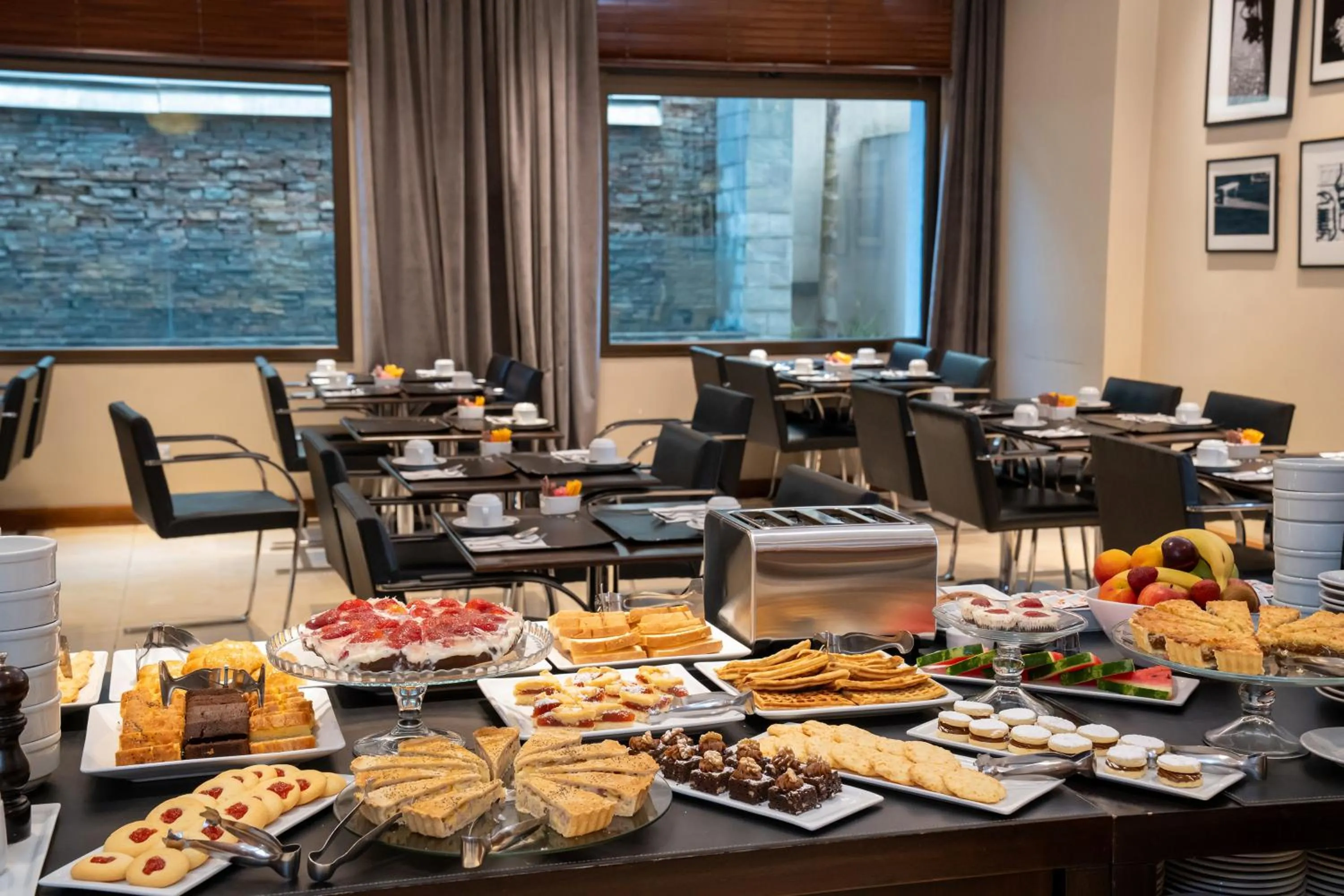 Restaurant/places to eat in Hotel Metropolitano Supara