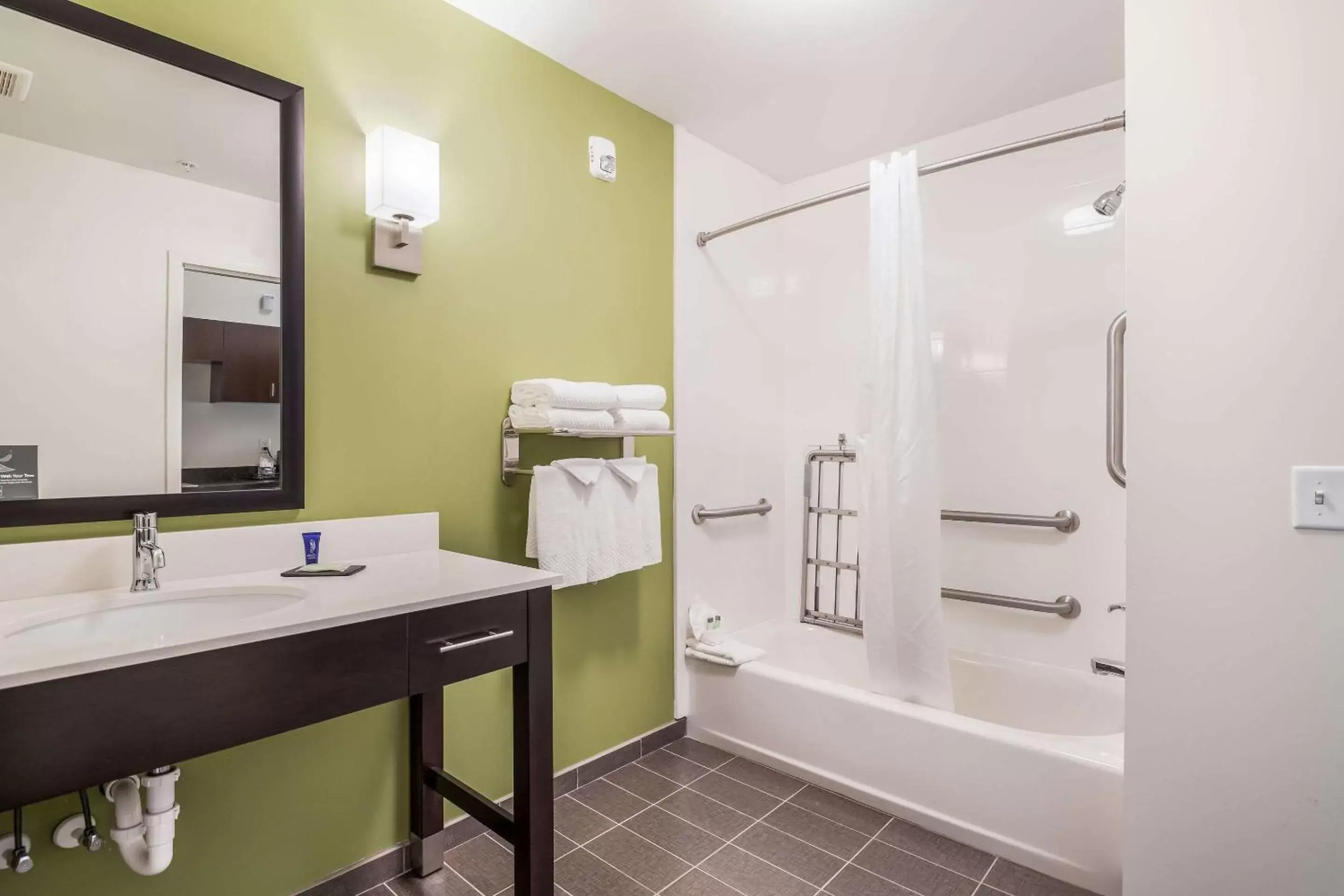 Photo of the whole room, Bathroom in Sleep Inn & Suites Park City-Wichita North