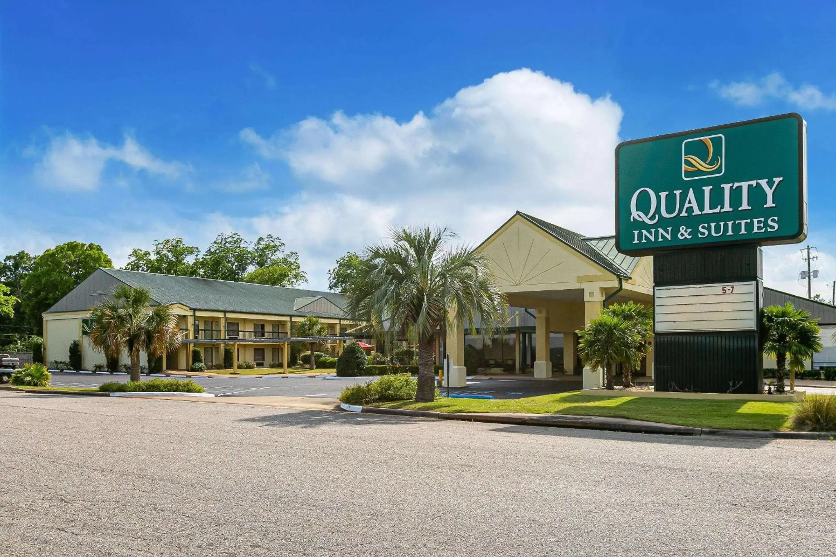 Property building in Quality Inn & Suites Eufaula