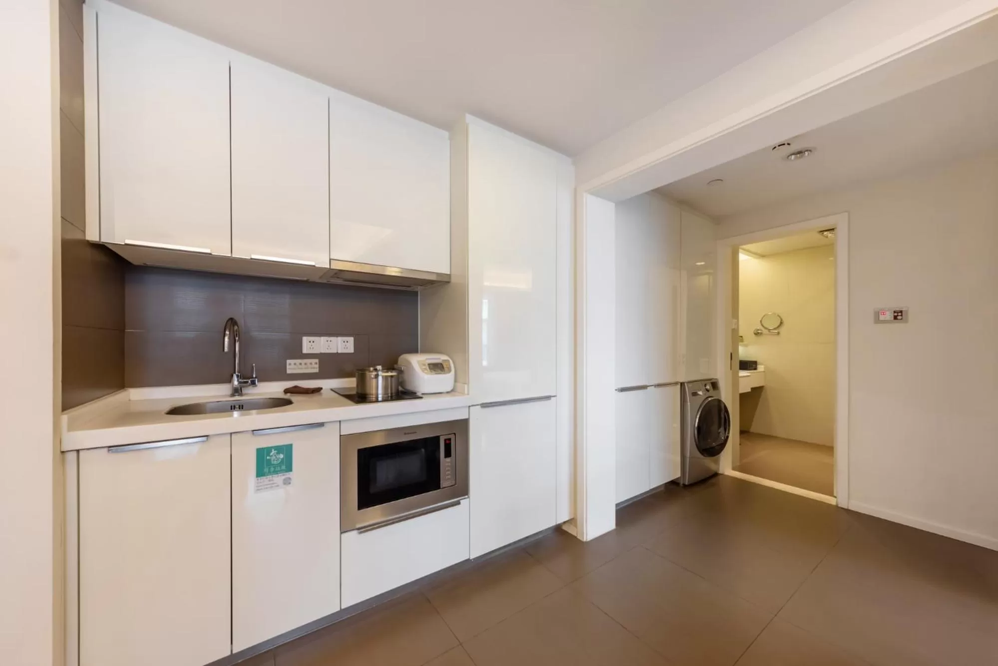 Kitchen or kitchenette in Starr Hotel Shanghai (Shanghai Railway Station)