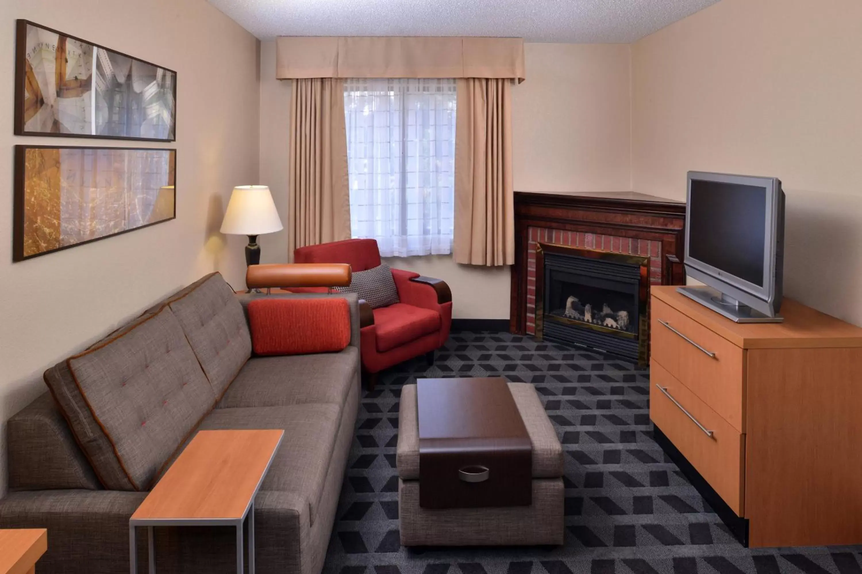 Photo of the whole room, Seating Area in TownePlace Suites Detroit Warren