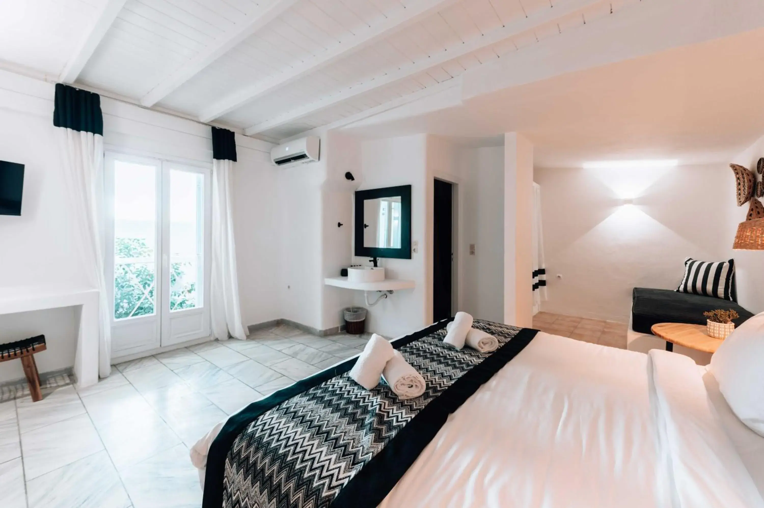 Bedroom, Bed in Mr & Mrs White Mykonos