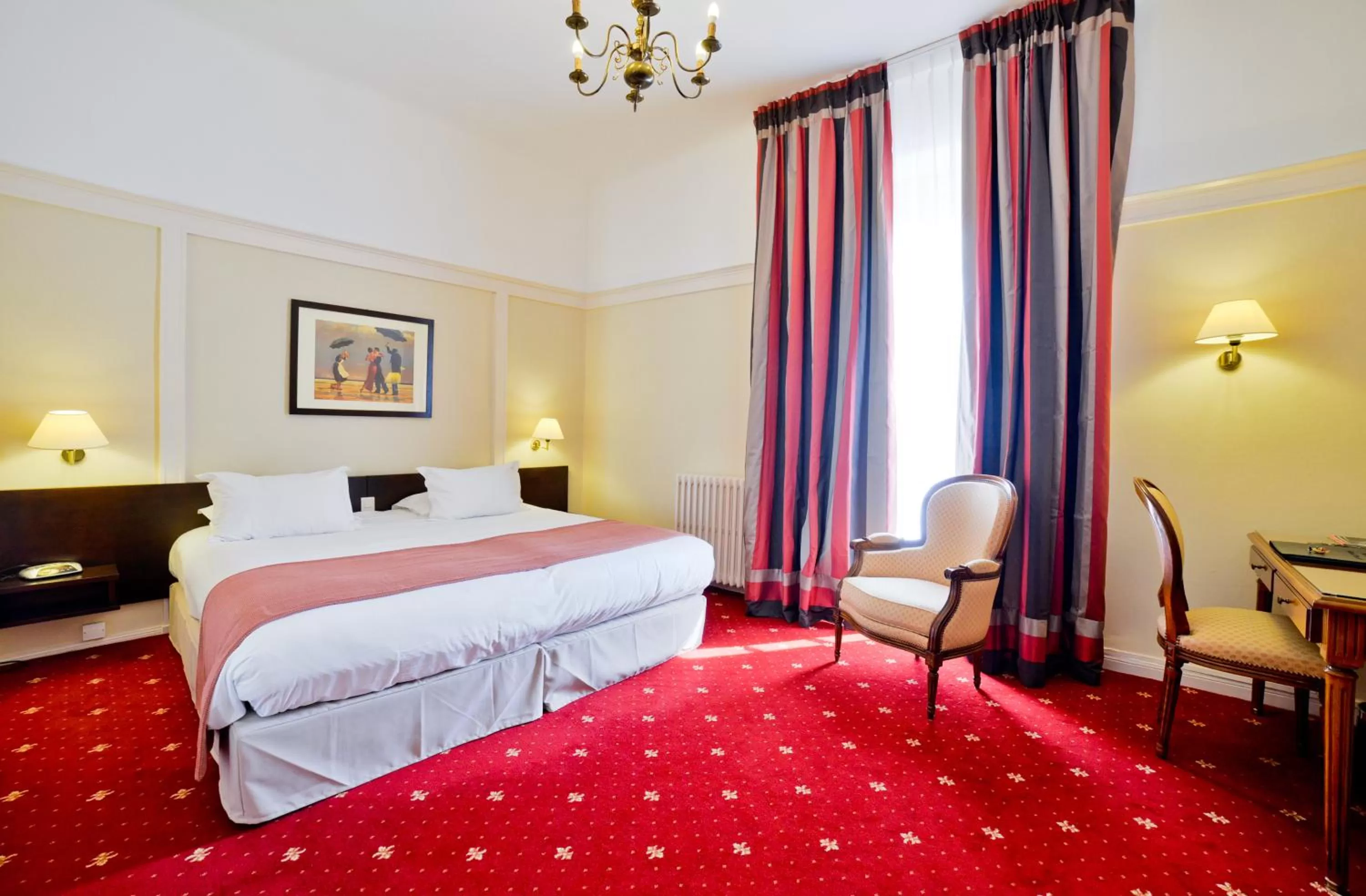 Photo of the whole room, Bed in Hôtel Mercure Bayonne Centre Le Grand Hotel