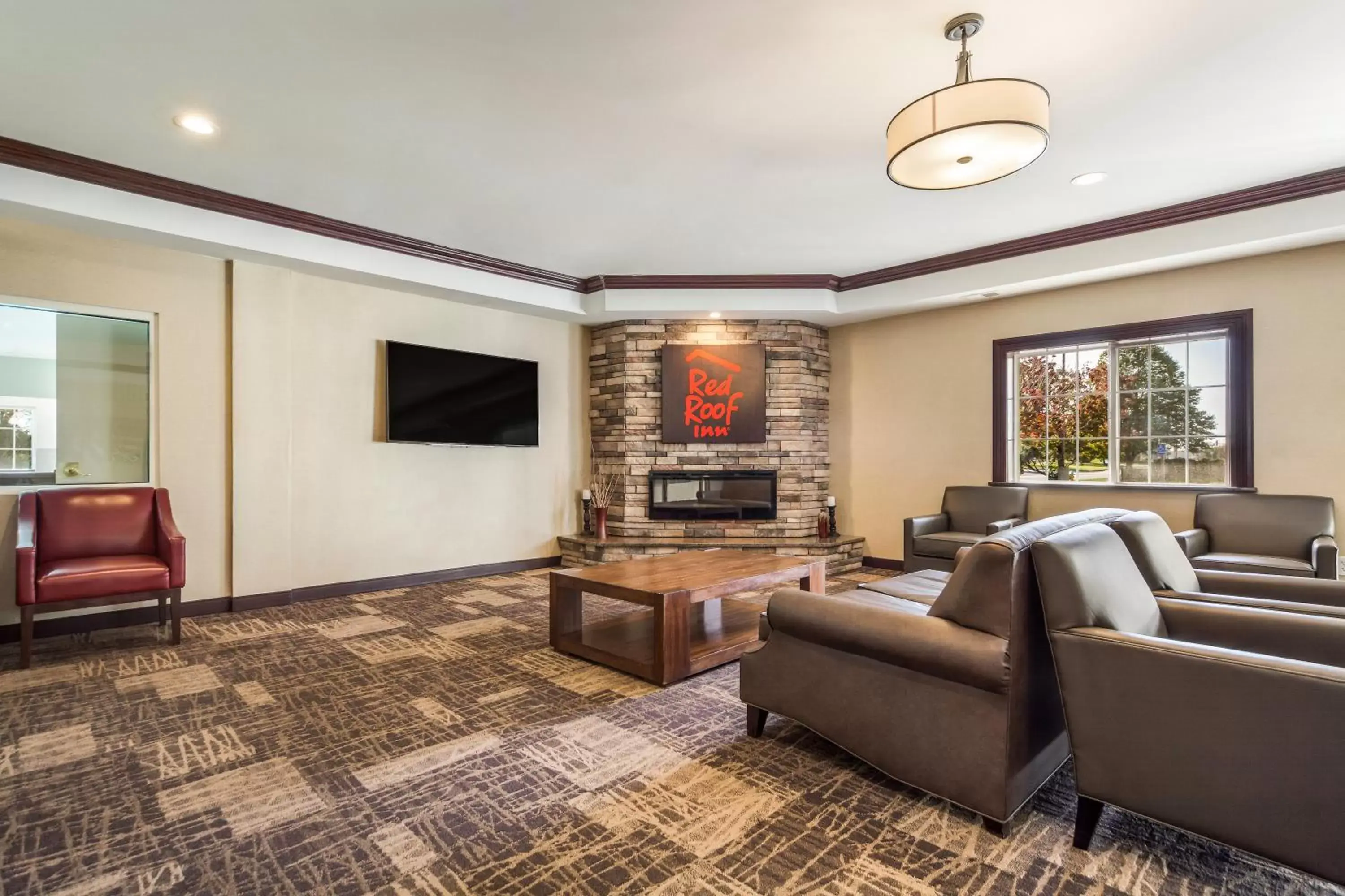 Lobby or reception, Seating Area in Red Roof Inn & Suites Omaha - Council Bluffs