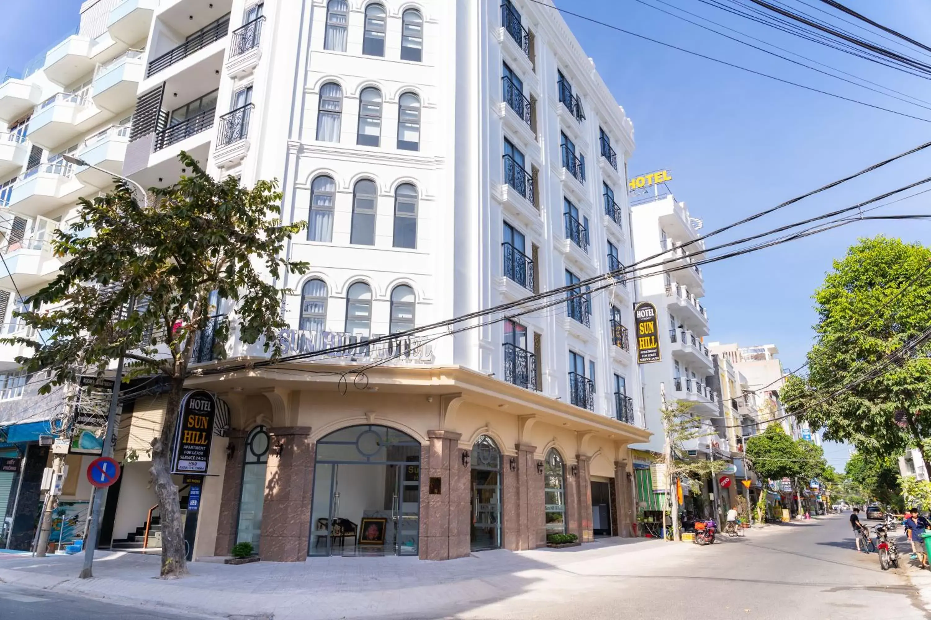 Property building in Sun Hill Hotel Property building in Sun Hill Hotel