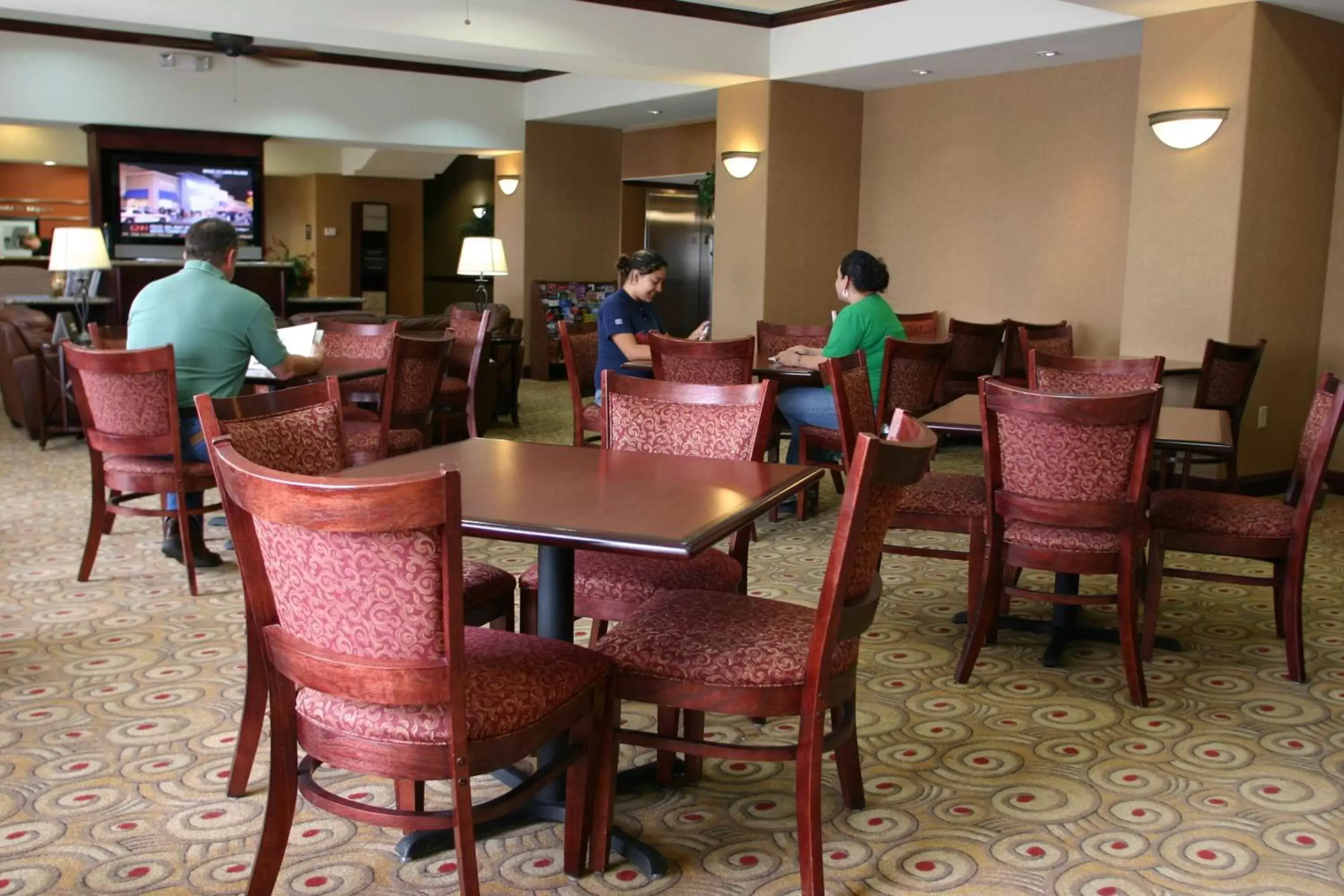 Dining area in Hampton Inn Seguin