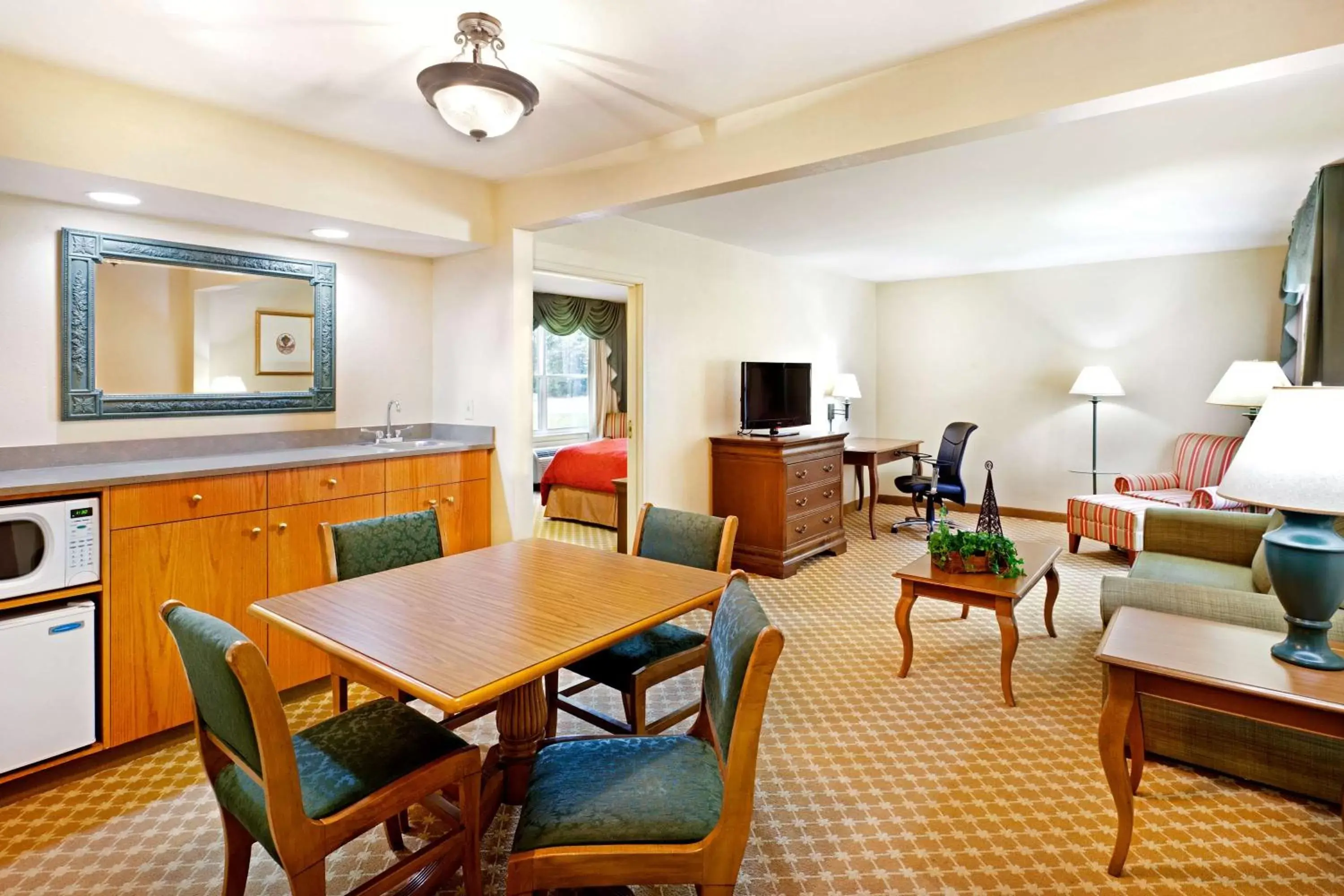 Photo of the whole room, Dining Area in Country Inn & Suites by Radisson, York, PA