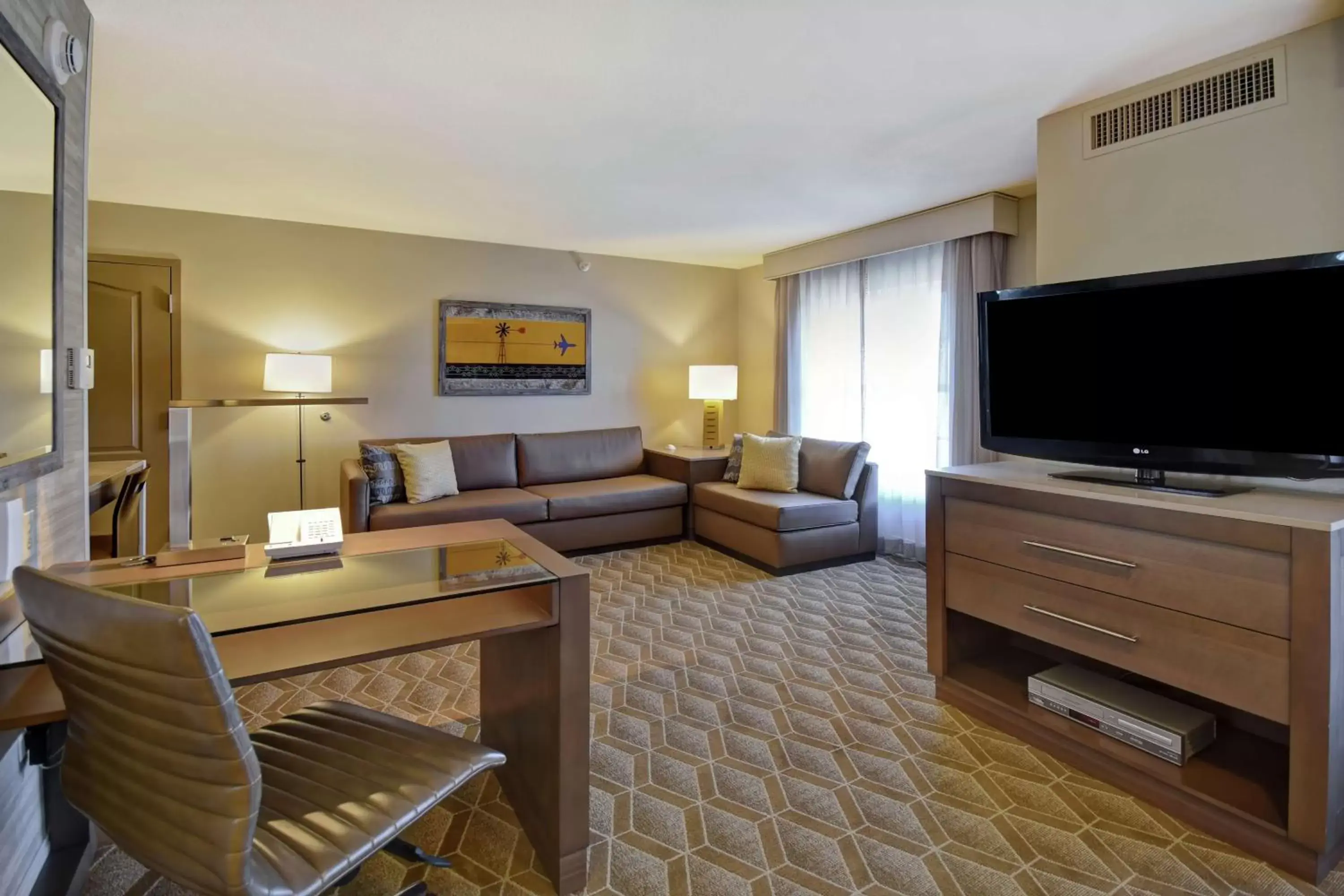 Bedroom, TV/Entertainment Center in Homewood Suites by Hilton at The Waterfront