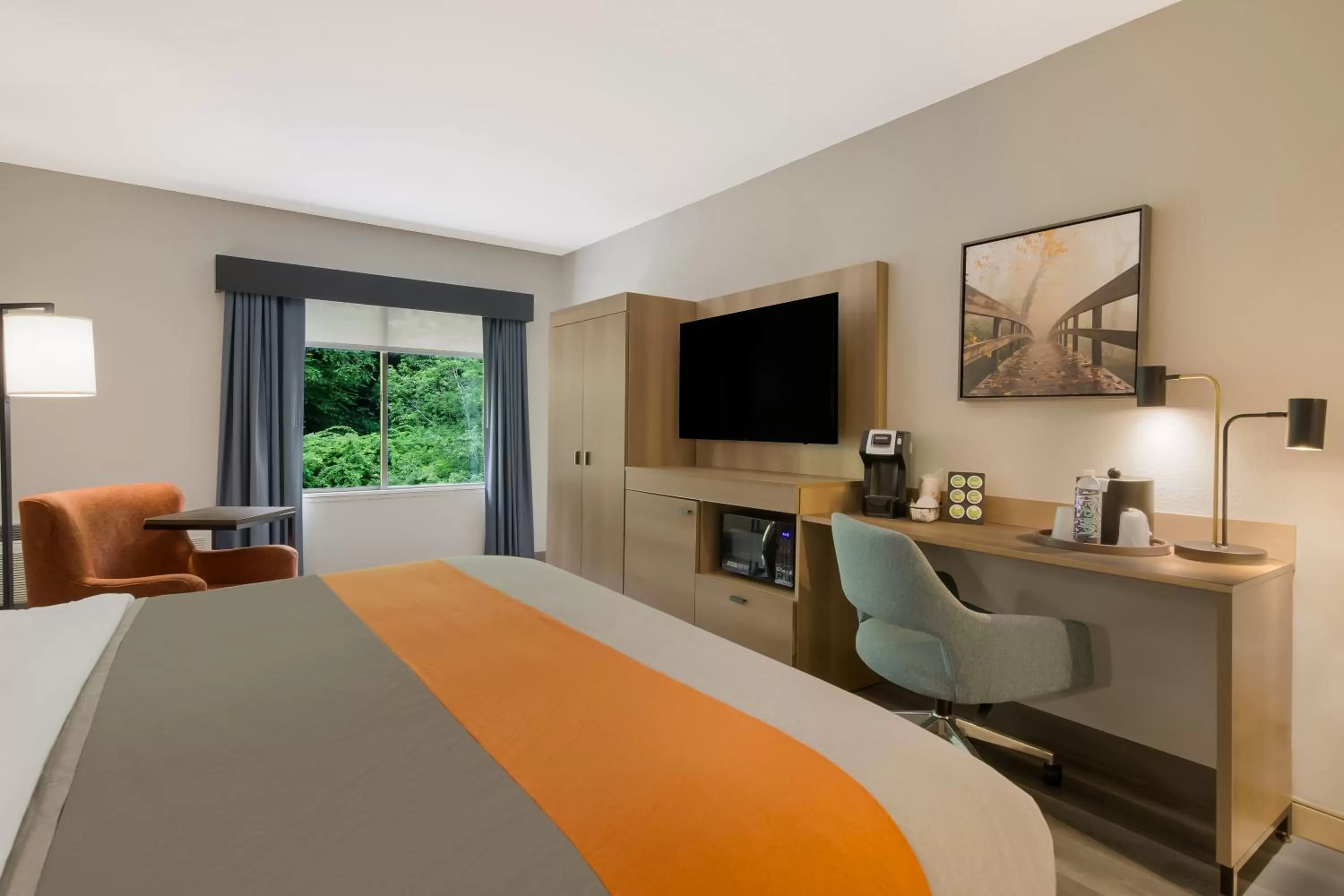 TV and multimedia, Bed in Graystone Lodge, an Ascend Collection Hotel