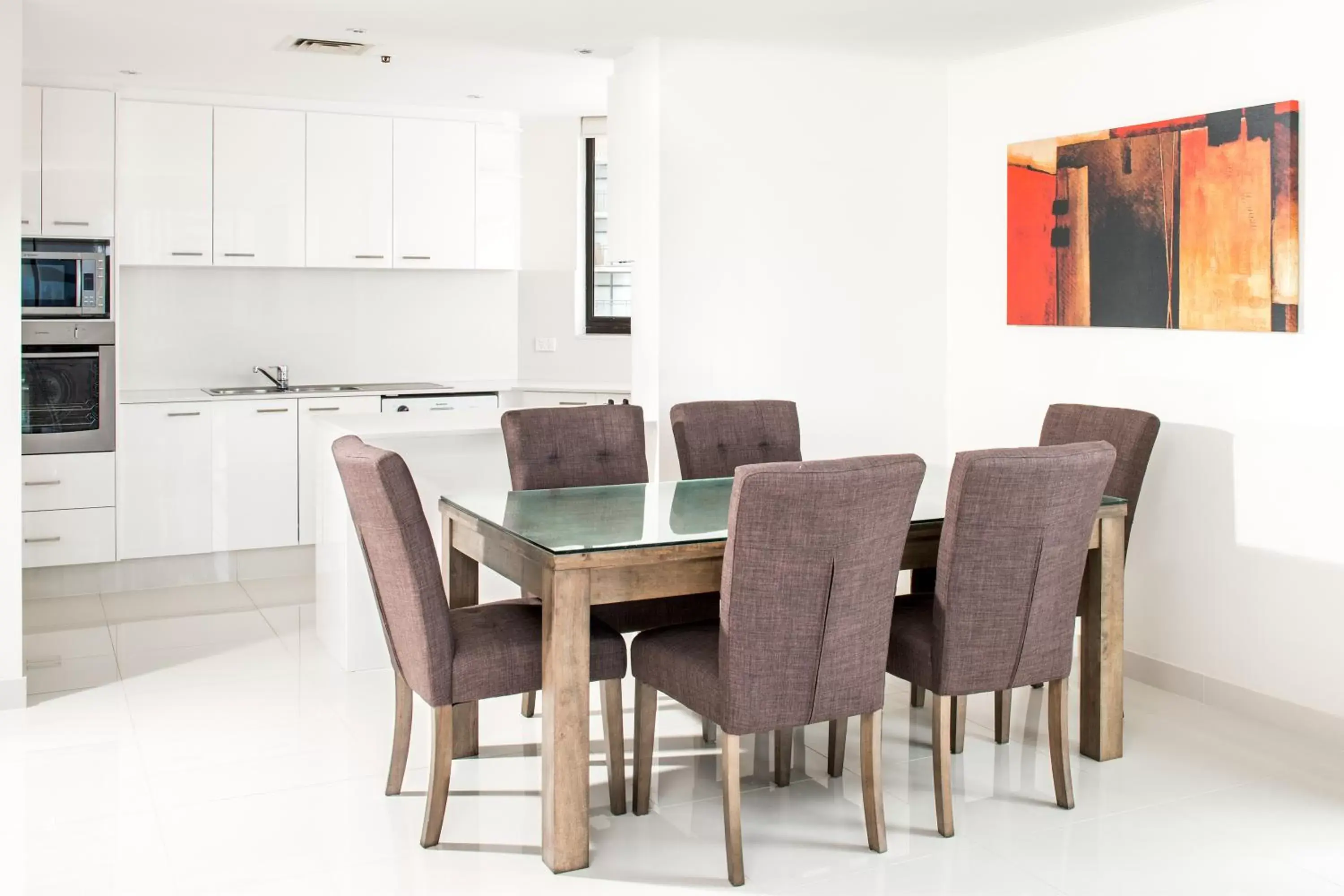 Kitchen or kitchenette, Dining Area in Paradise Centre Apartments