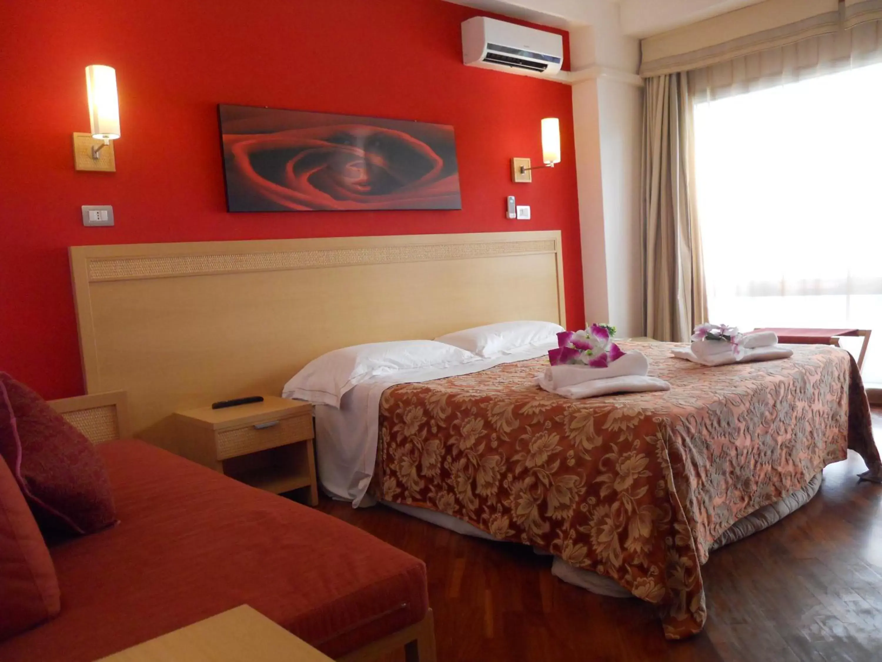 Photo of the whole room, Bed in Catania Crossing B&B - Rooms & Comforts