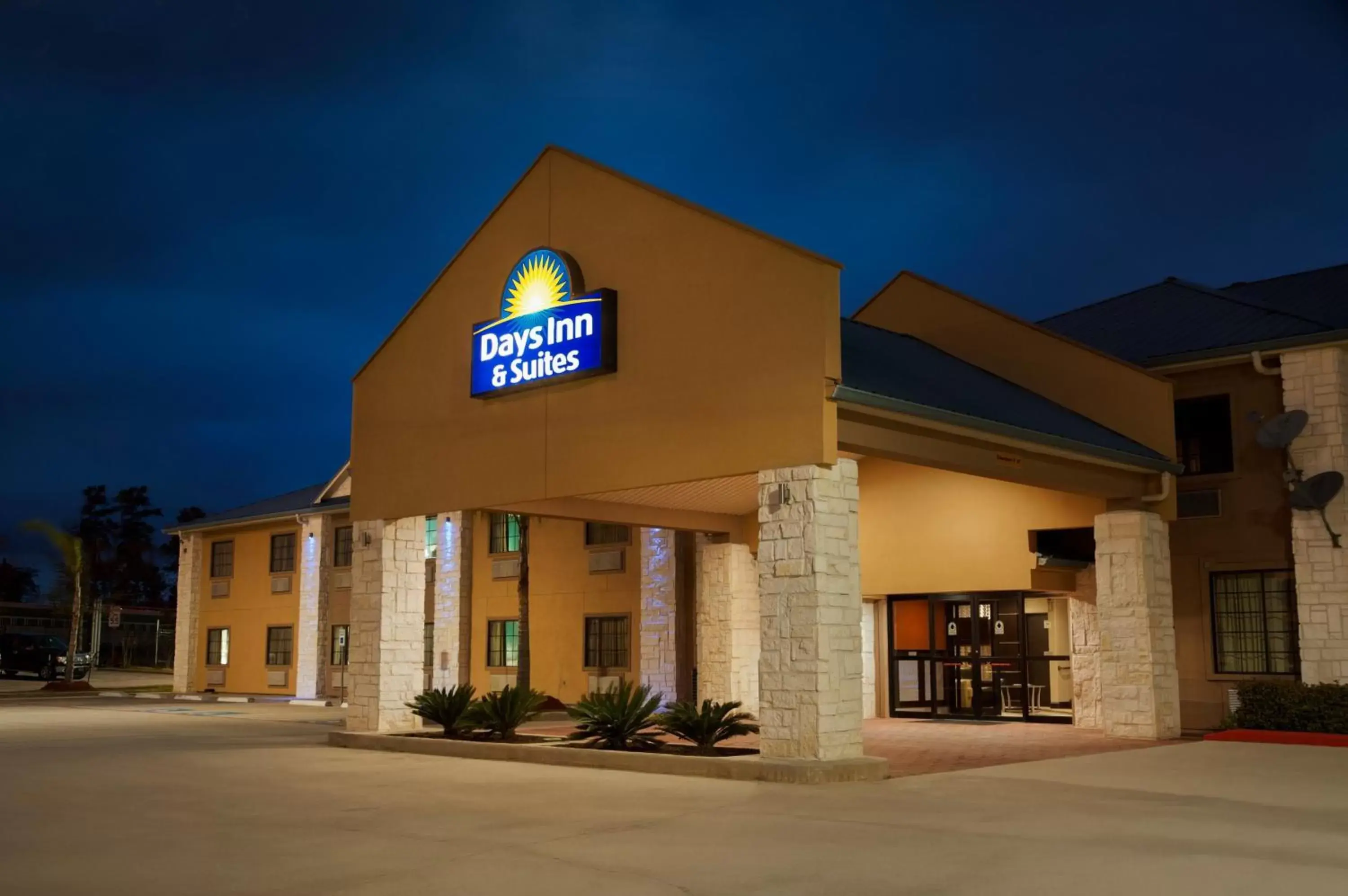 Facade/entrance, Property Building in Days Inn & Suites by Wyndham Conroe North