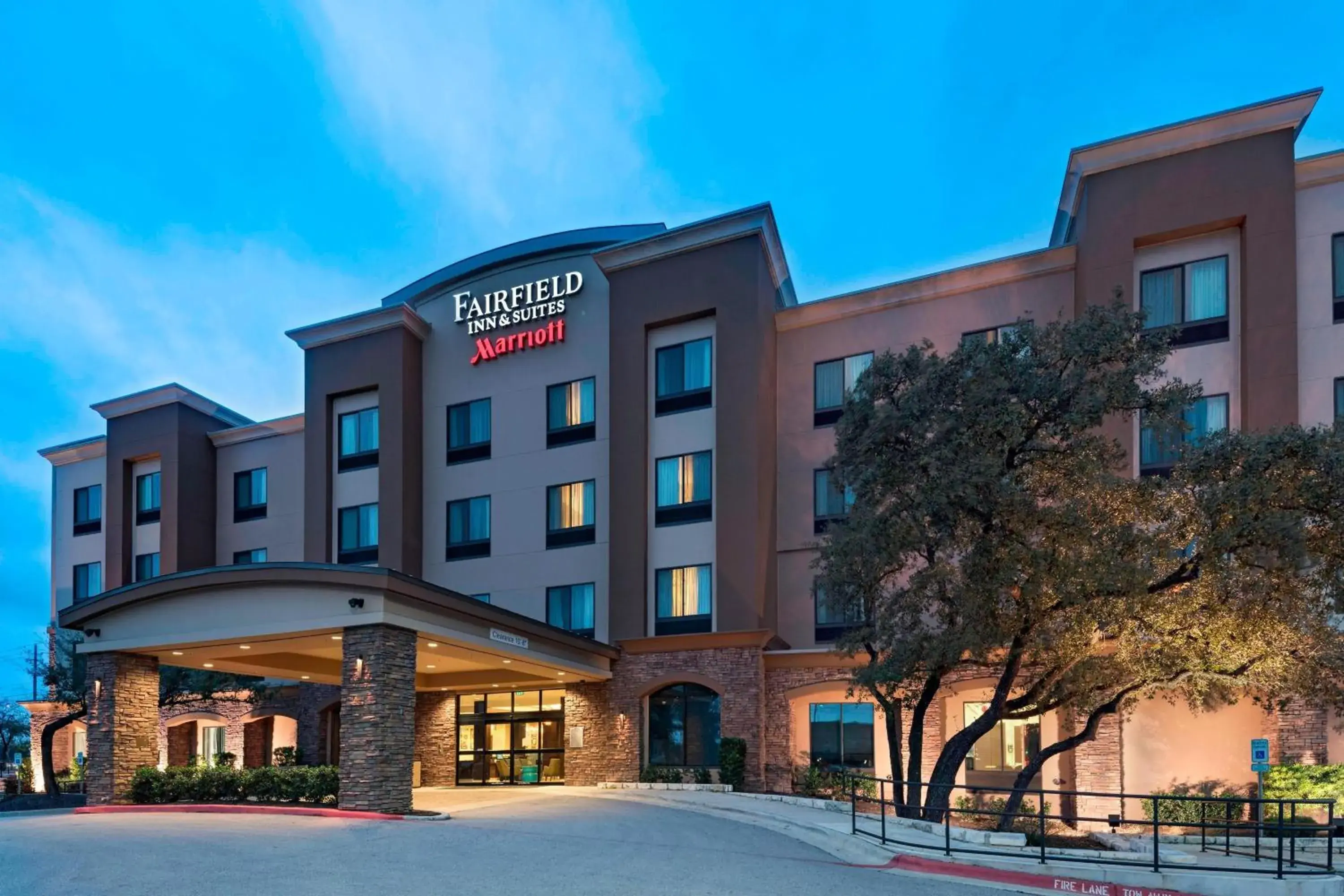 Property Building in Fairfield Inn and Suites by Marriott Austin Northwest/Research Blvd