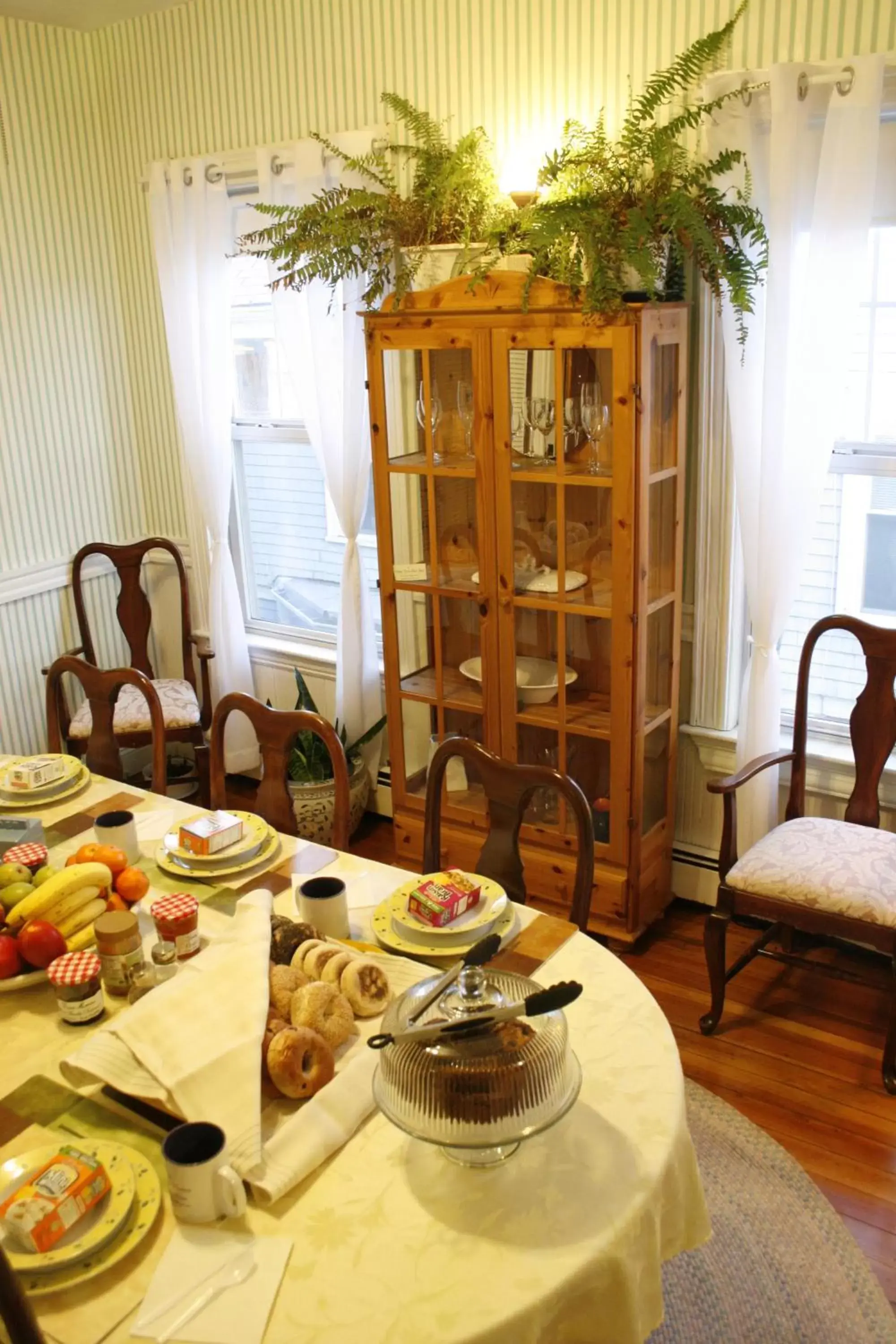 Coffee/tea facilities, Food in The Coolidge Corner Guest House: A Brookline Bed and Breakfast