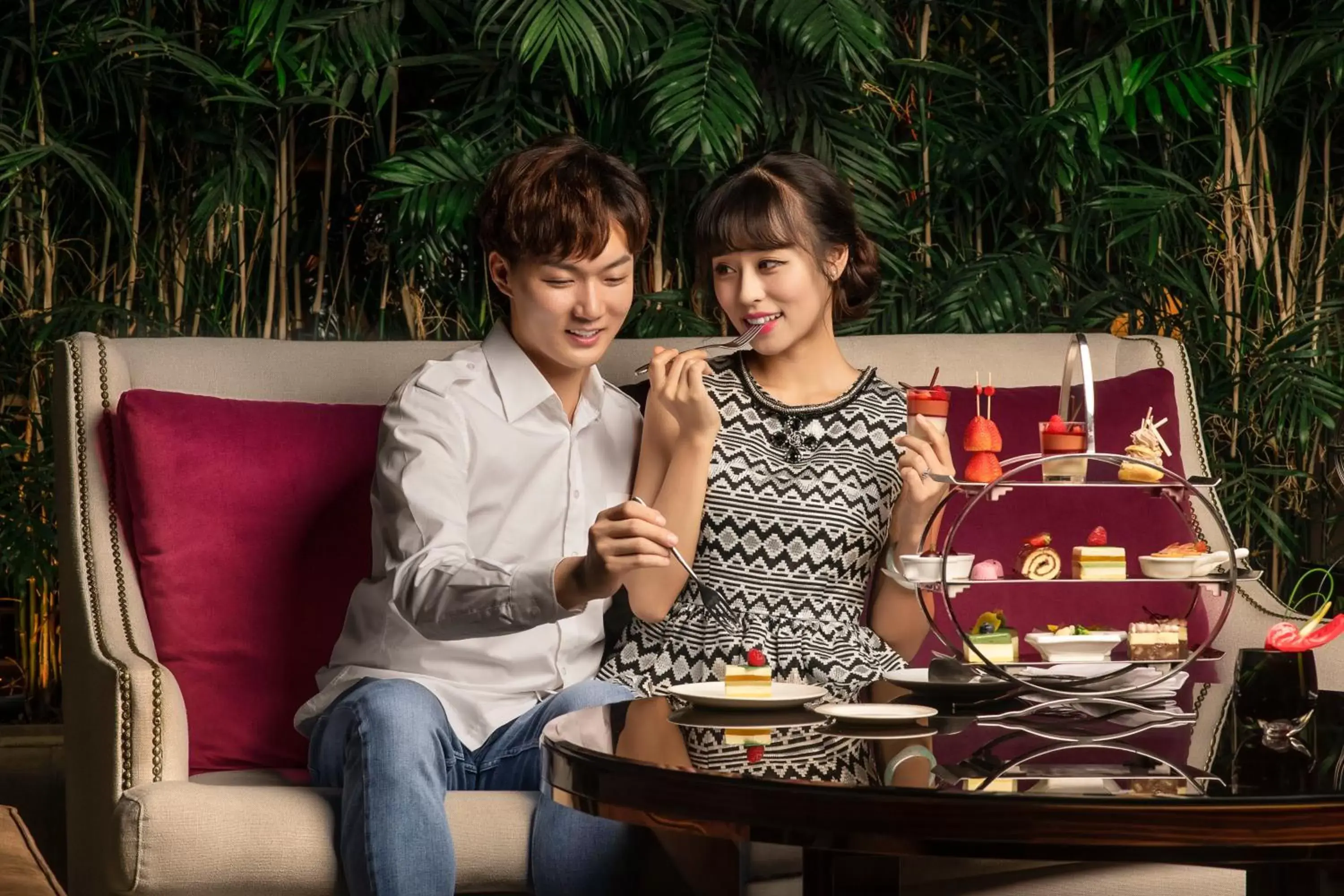 Lounge or bar in InterContinental Chengdu Global Center by IHG Lounge or bar in InterContinental Chengdu Global Center by IHG