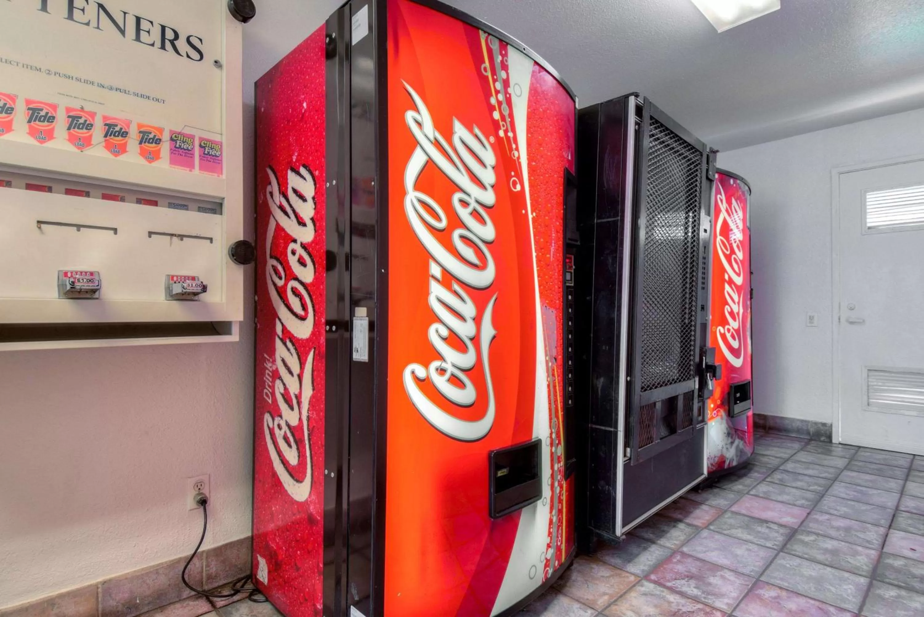 Property building in Motel 6-San Dimas, CA - Los Angeles